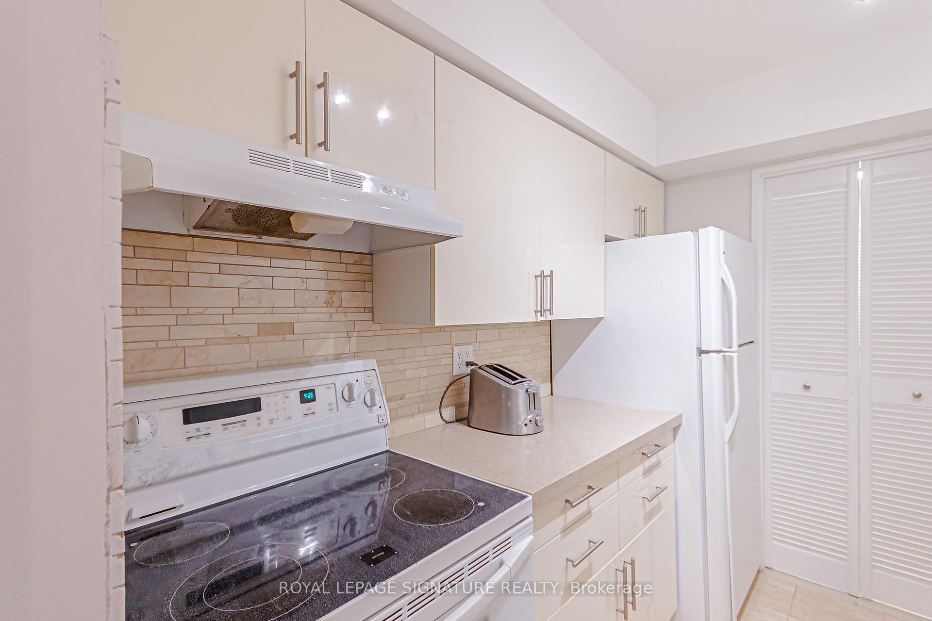 Photo 9 of Unit 2205, 50 Quebec Avenue, Toronto, High Park North — HOMEH