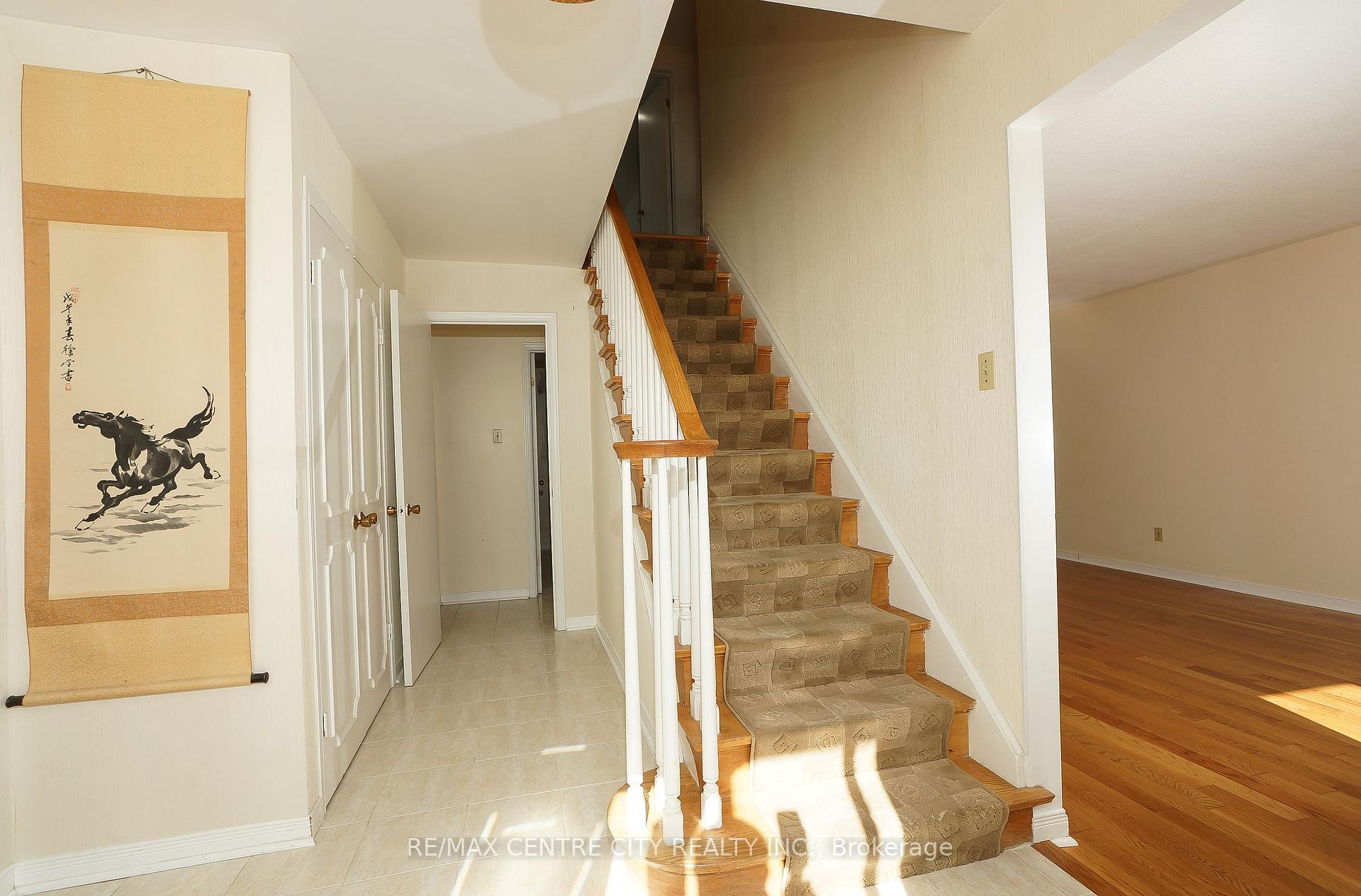 Photo 4 of 1096 Viscount Road, London, South M — HOMEH