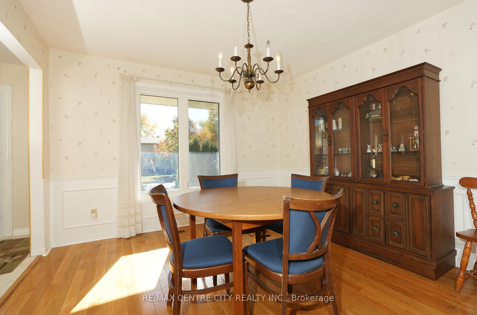 Photo 7 of 1096 Viscount Road, London, South M — HOMEH