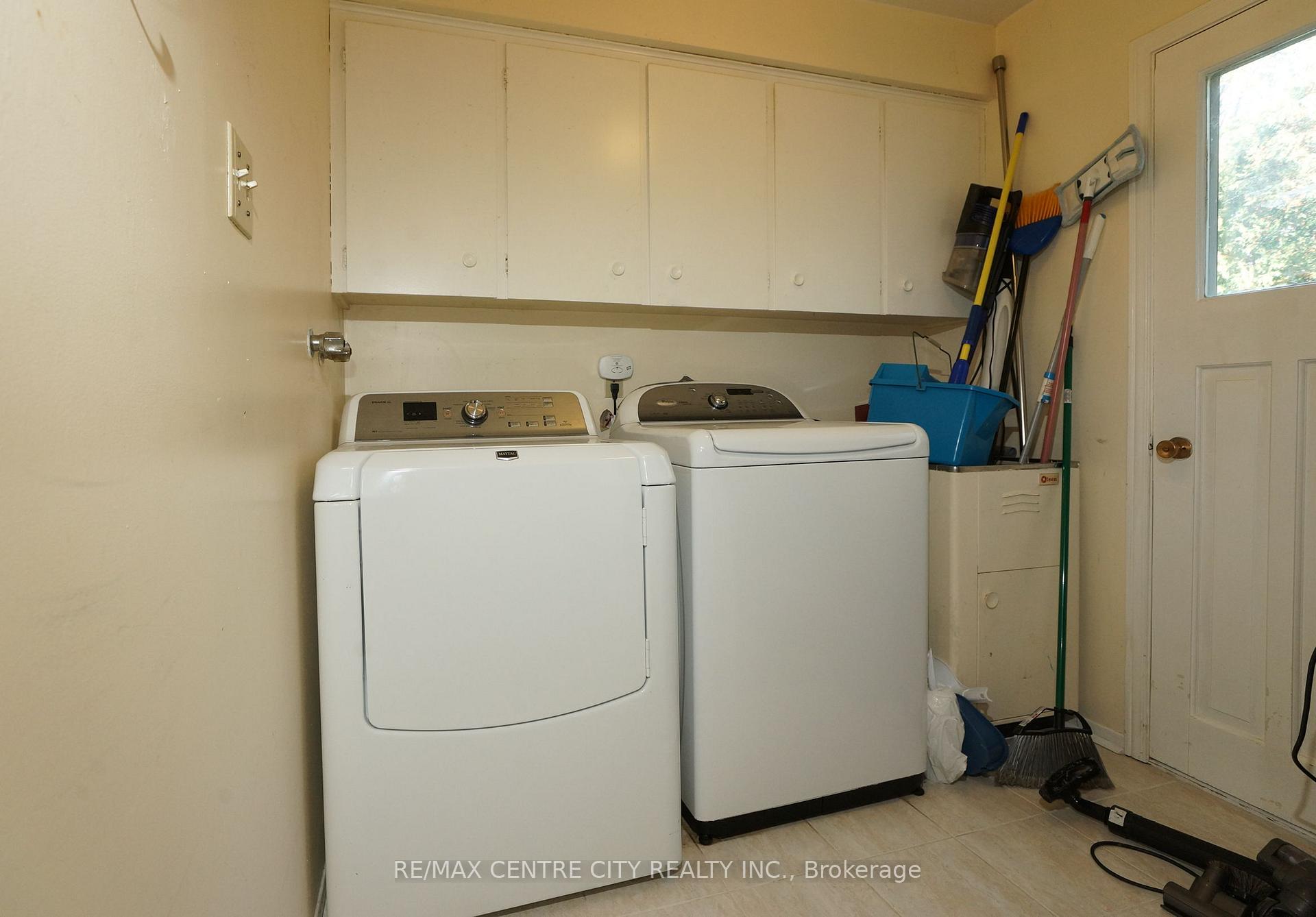 Photo 11 of 1096 Viscount Road, London, South M — HOMEH