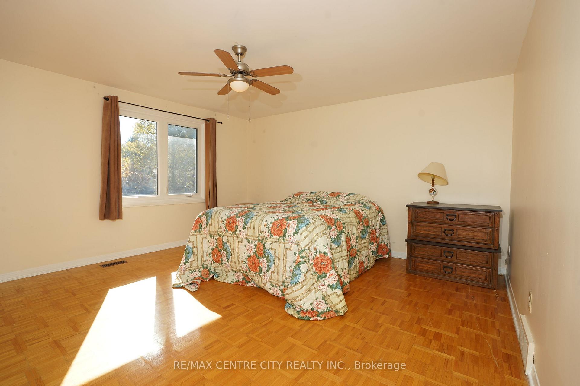 Photo 13 of 1096 Viscount Road, London, South M — HOMEH