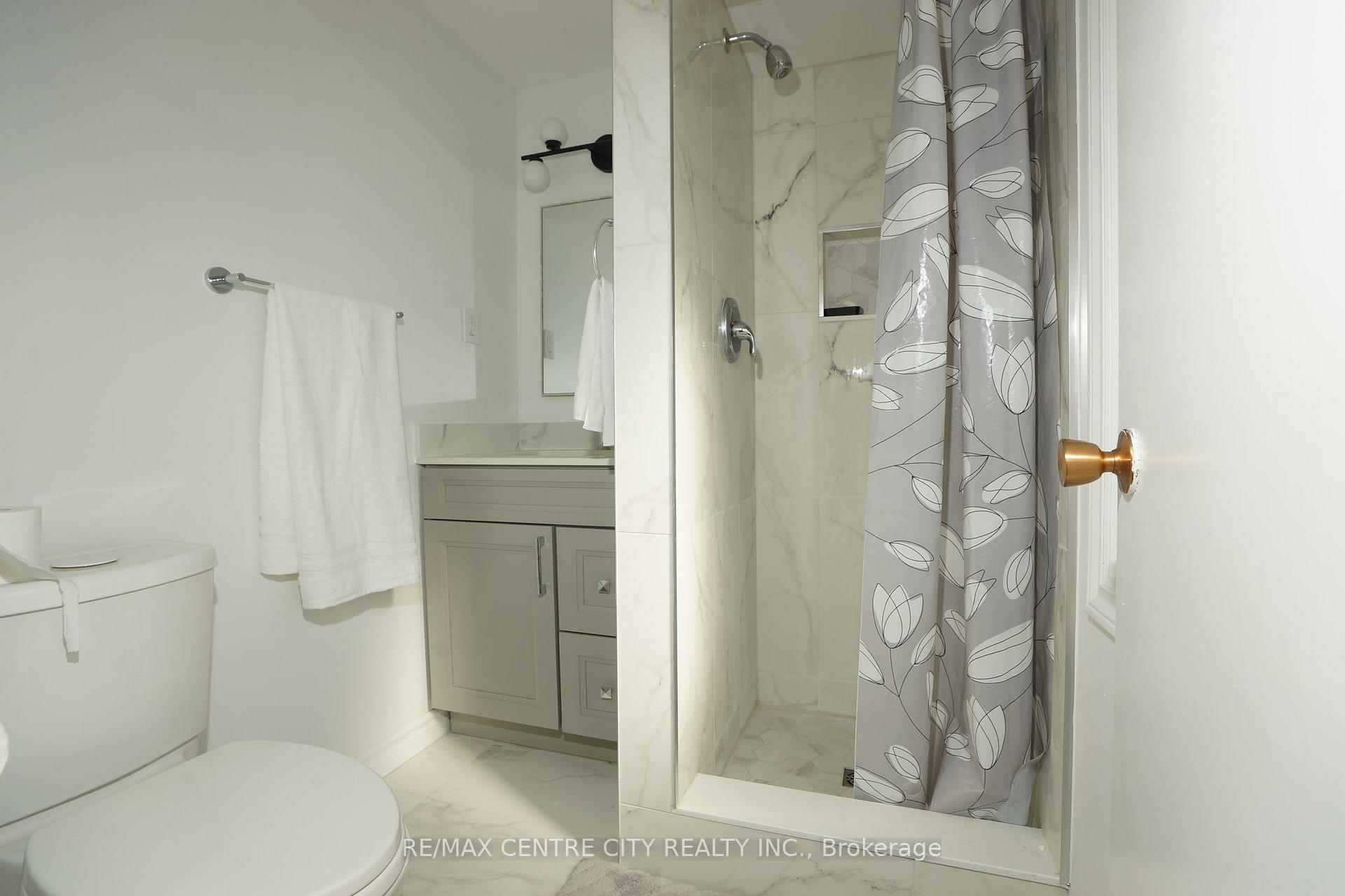 Photo 15 of 1096 Viscount Road, London, South M — HOMEH