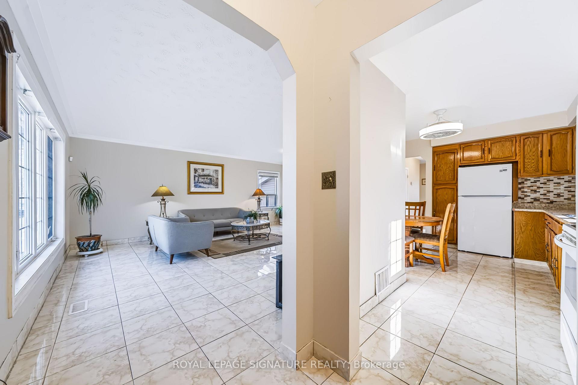 Photo 4 of 1377 Birchmount Road, Scarborough, Dorset Park — HOMEH