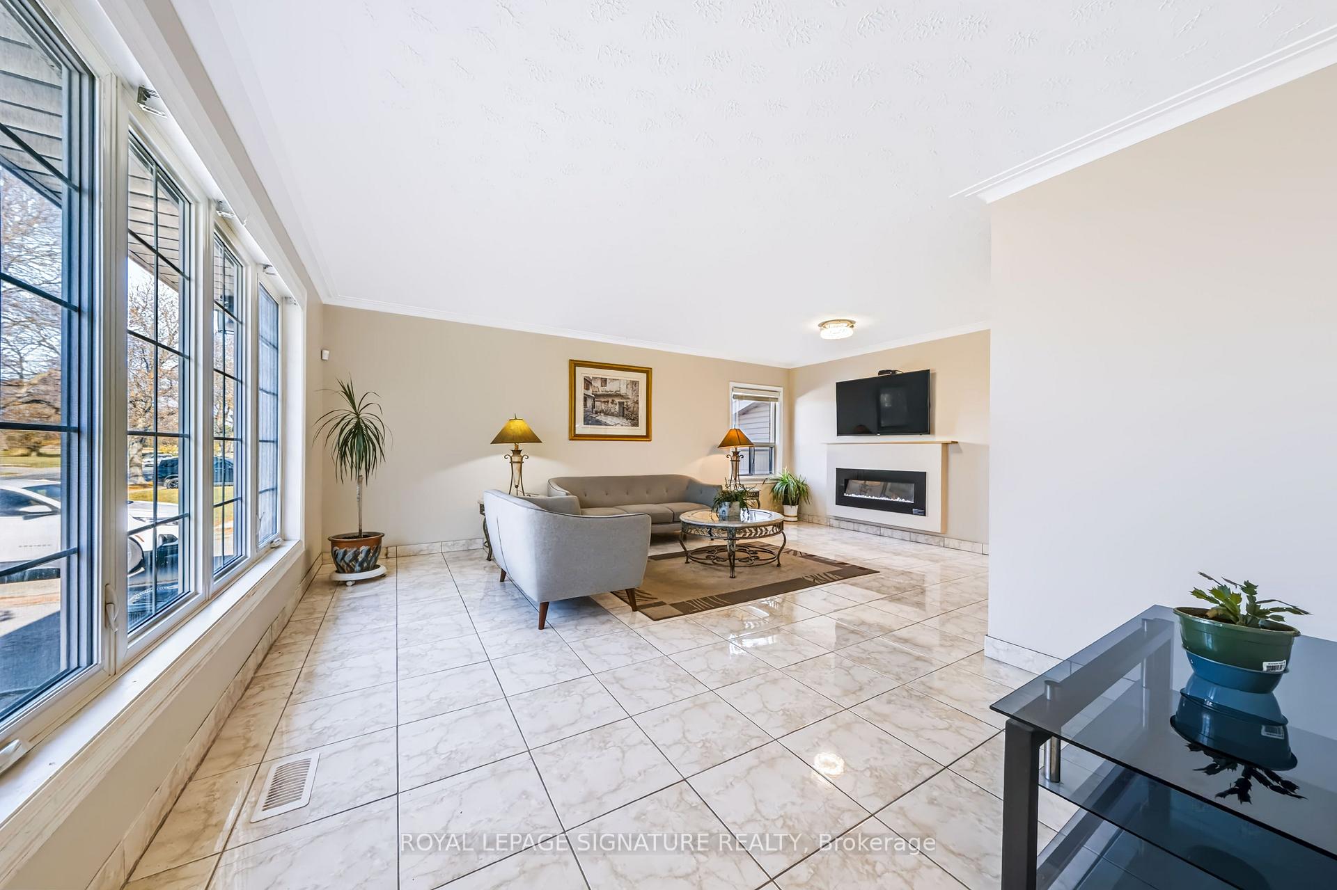 Photo 5 of 1377 Birchmount Road, Scarborough, Dorset Park — HOMEH