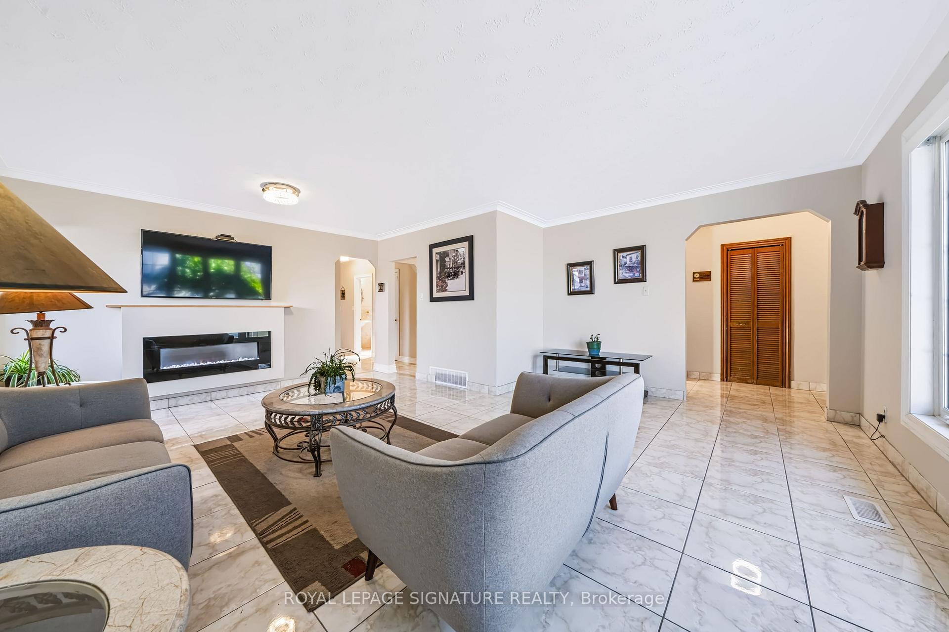 Photo 6 of 1377 Birchmount Road, Scarborough, Dorset Park — HOMEH