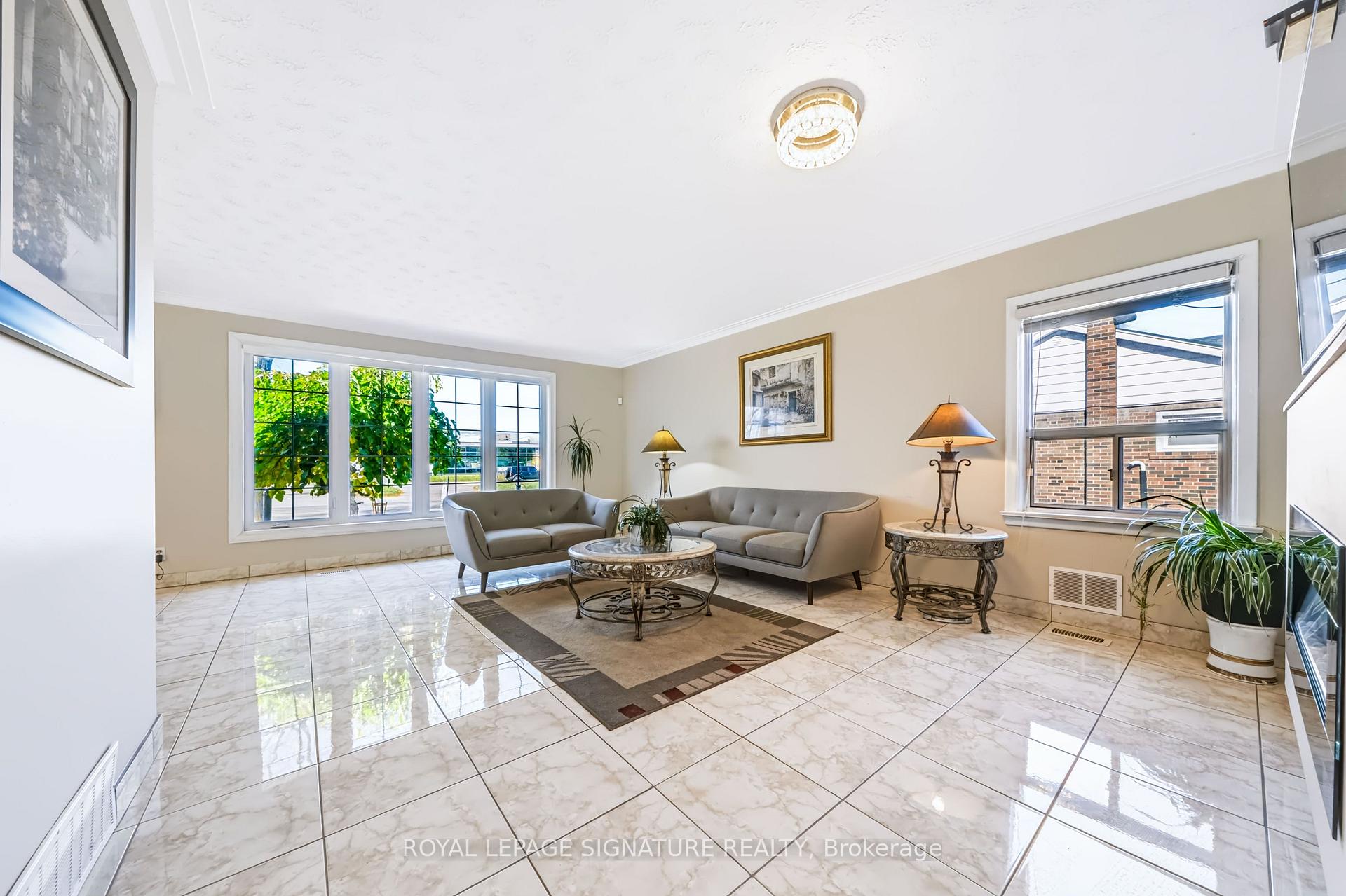 Photo 8 of 1377 Birchmount Road, Scarborough, Dorset Park — HOMEH