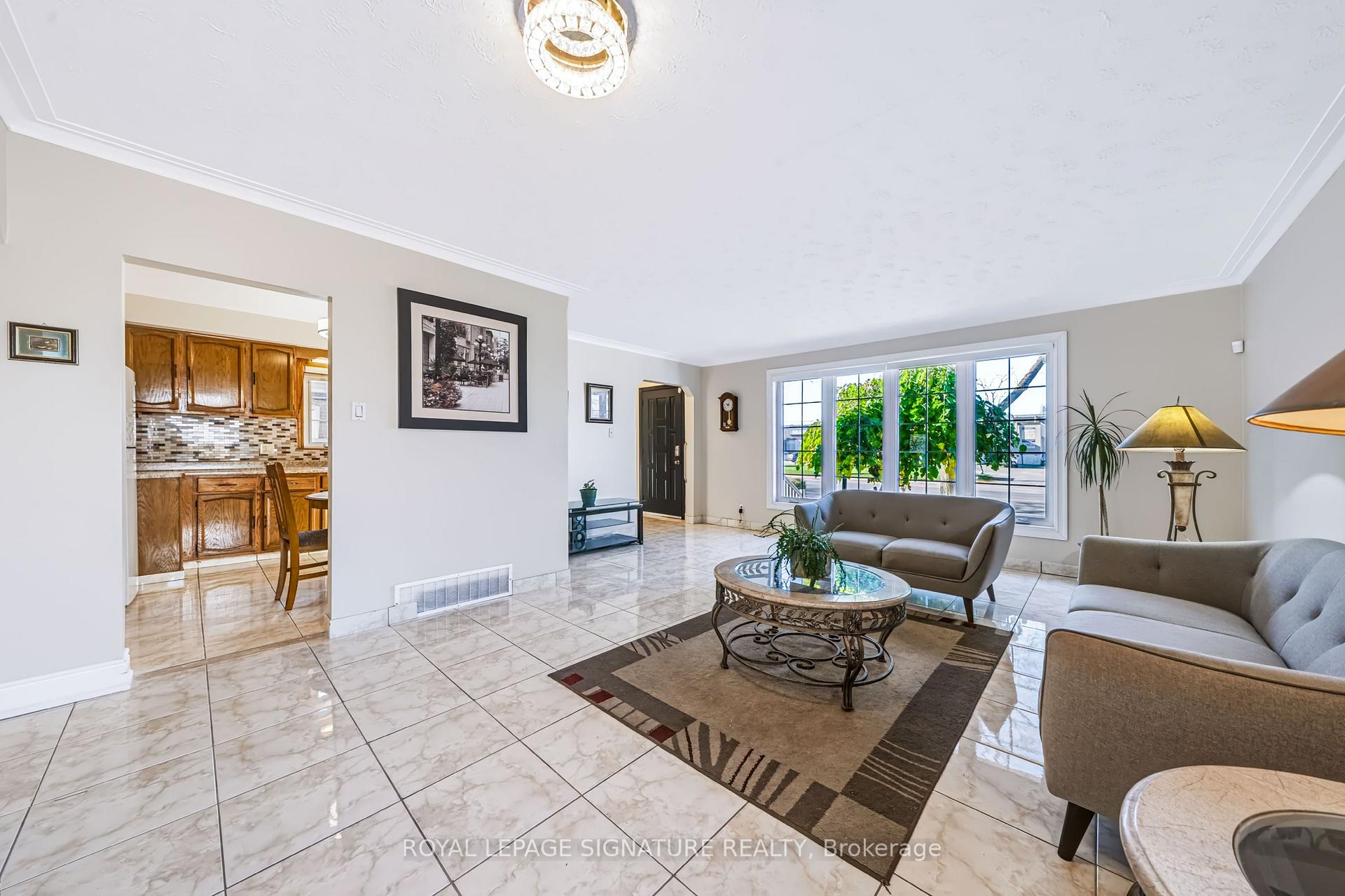 Photo 10 of 1377 Birchmount Road, Scarborough, Dorset Park — HOMEH