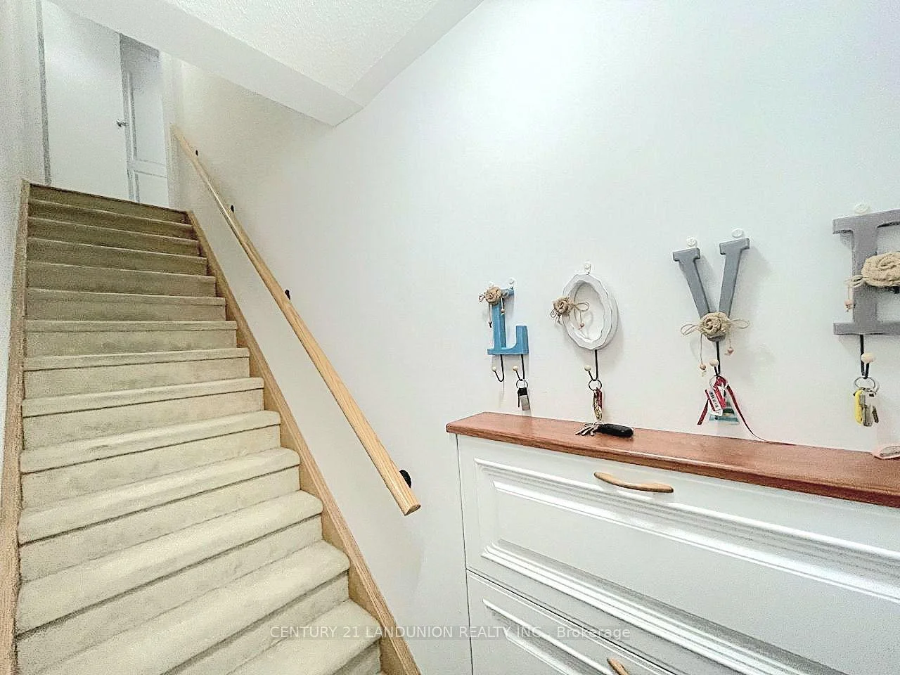 Photo 5 of Unit 24, 2484 Post Road, Oakville, River Oaks — HOMEH
