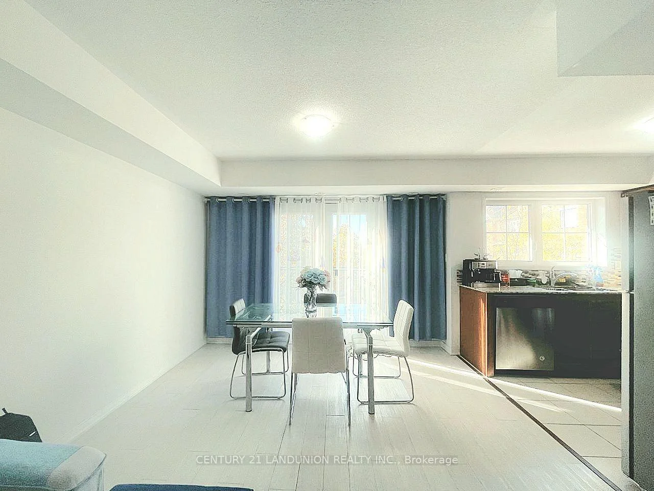 Photo 12 of Unit 24, 2484 Post Road, Oakville, River Oaks — HOMEH
