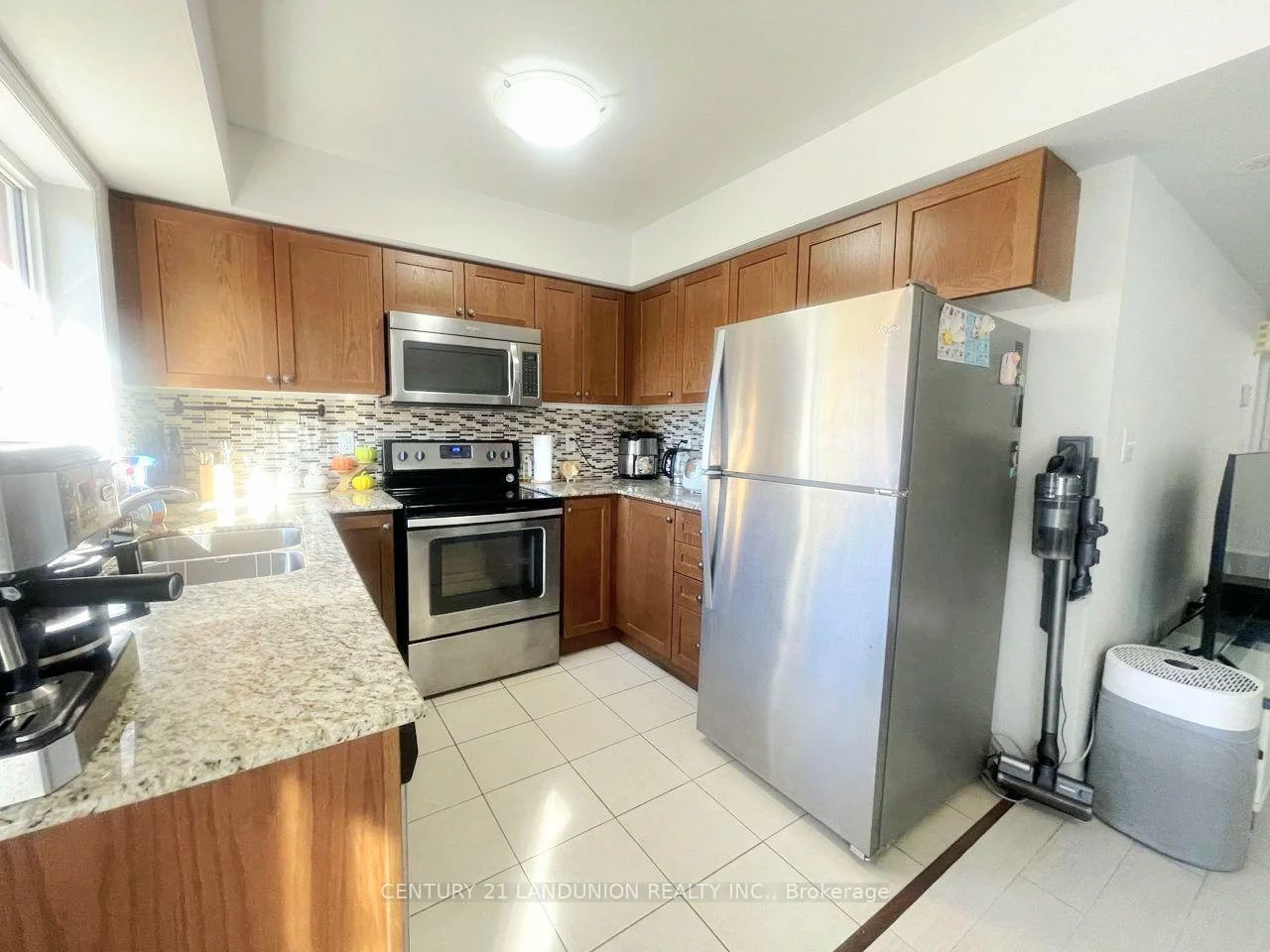 Photo 23 of Unit 24, 2484 Post Road, Oakville, River Oaks — HOMEH