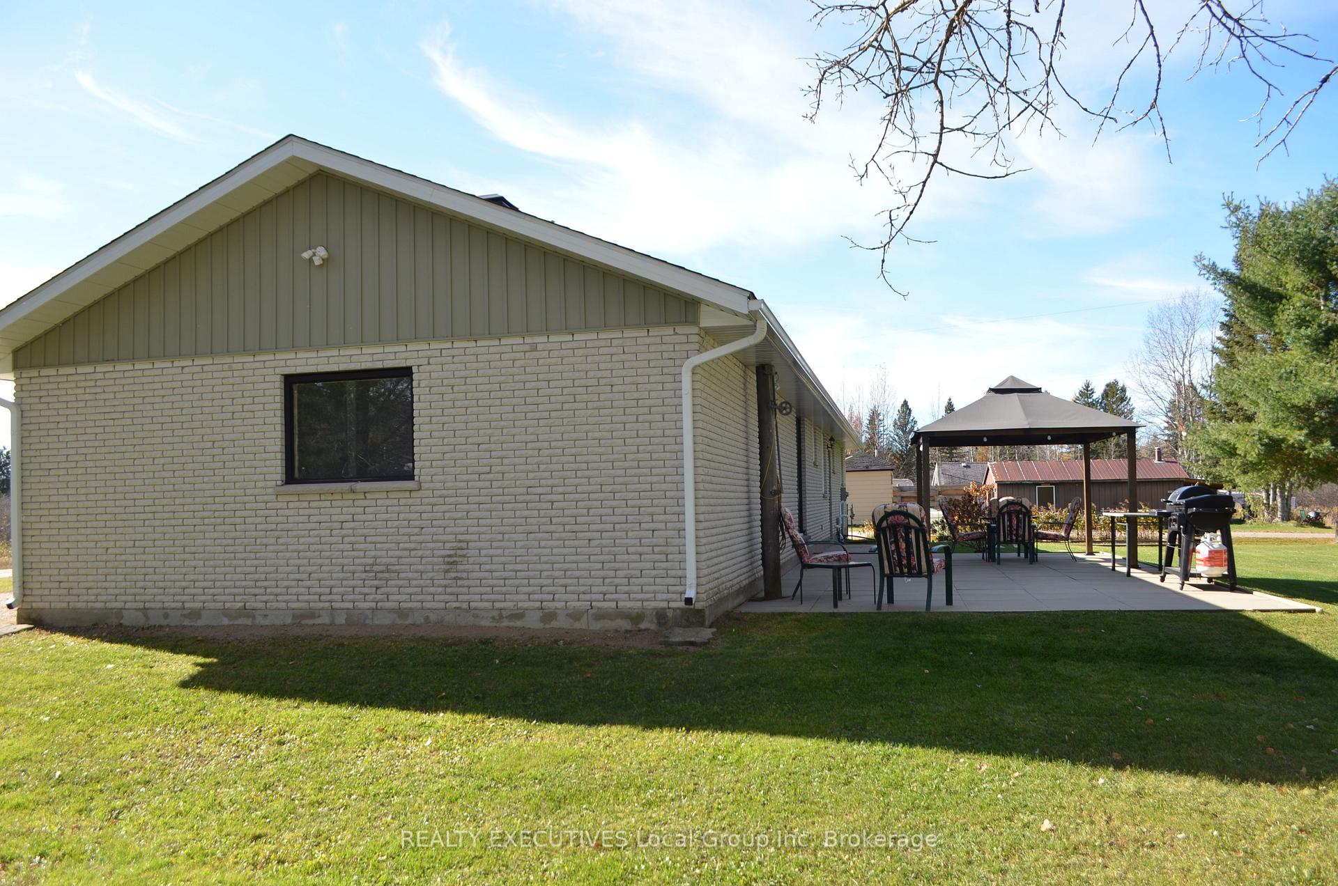 Photo 8 of 202 Young Street E, Powassan, Trout Creek — HOMEH