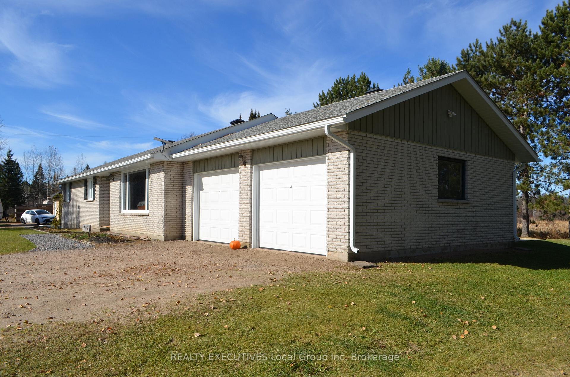 Photo 12 of 202 Young Street E, Powassan, Trout Creek — HOMEH