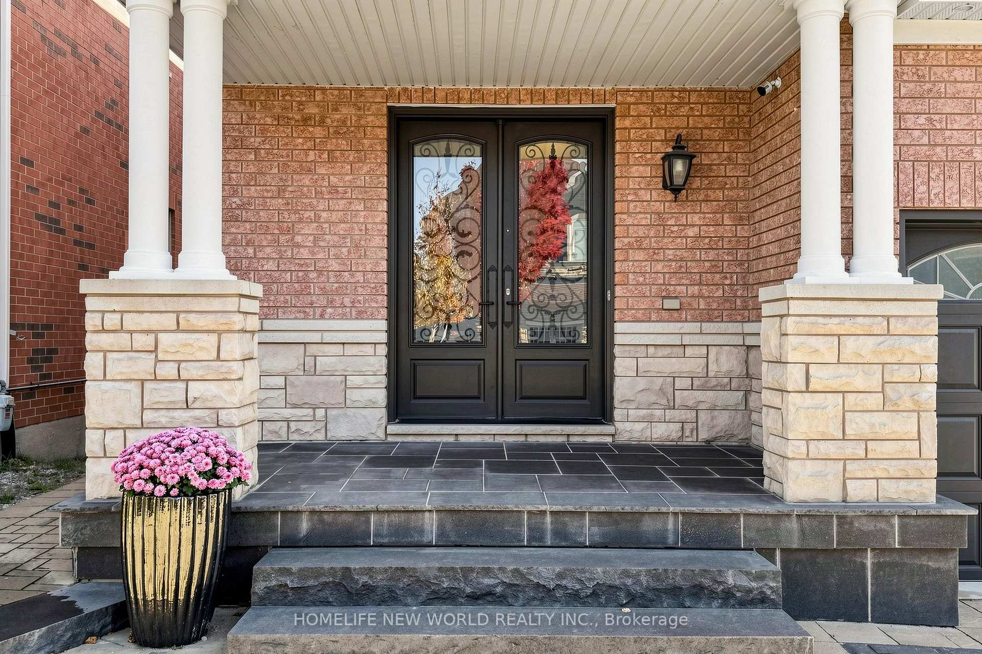 Photo 5 of 19 Featherwood Drive, Vaughan, Patterson — HOMEH