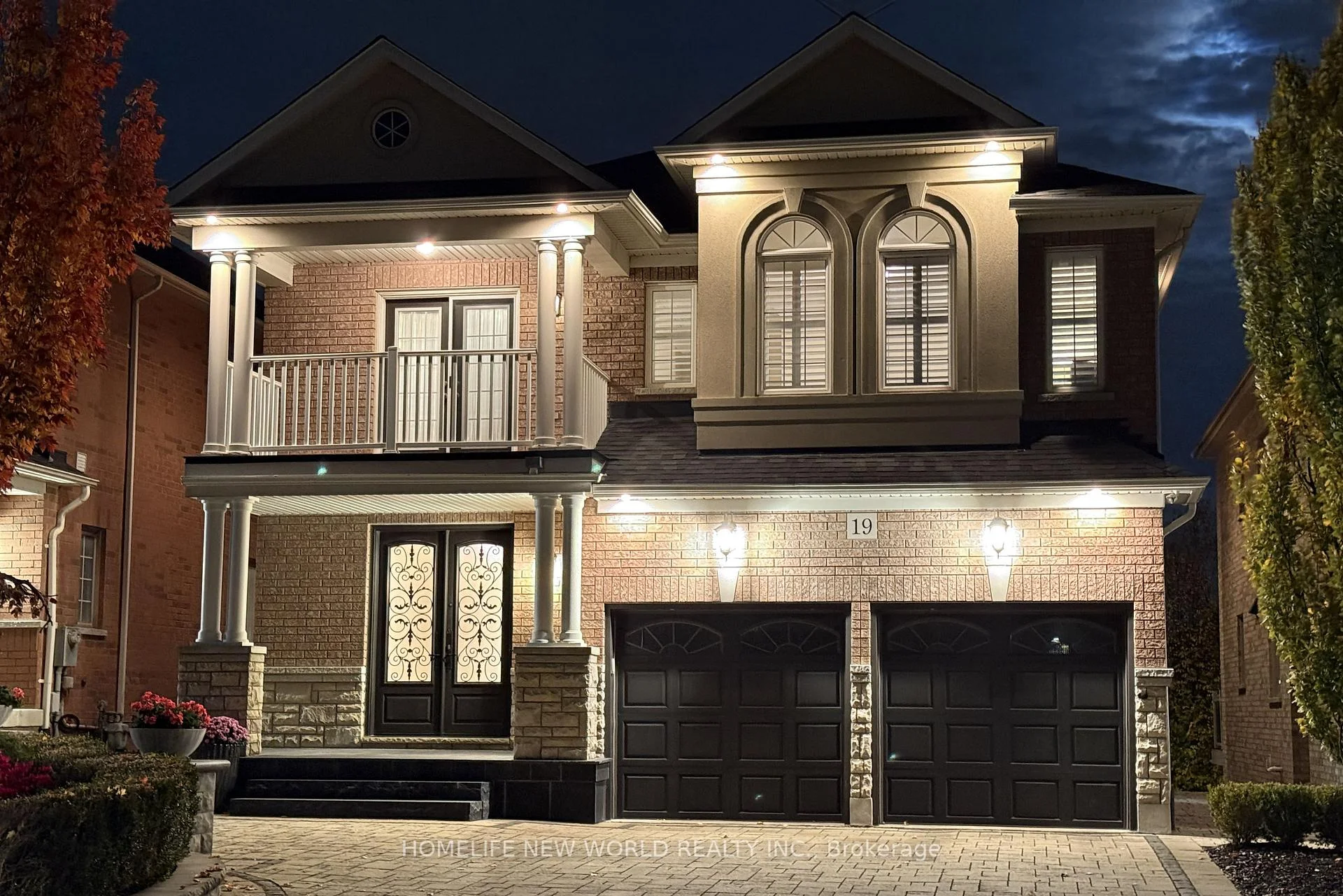 Photo 2 of 19 Featherwood Drive, Vaughan, Patterson — HOMEH