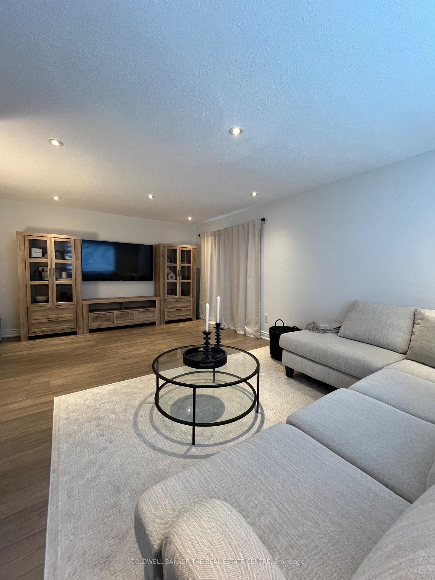 Photo 3 of 6 Andrea Lane, Vaughan, East Woodbridge — HOMEH