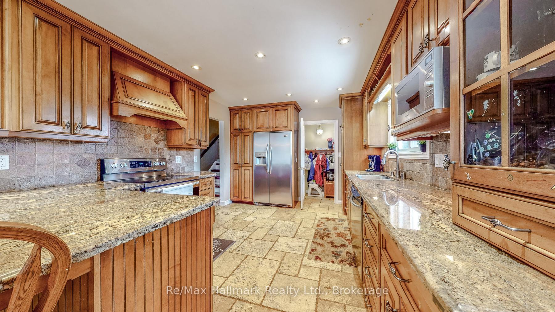 Photo 12 of 471 Anthony Drive, Oakville, Old Oakville — HOMEH