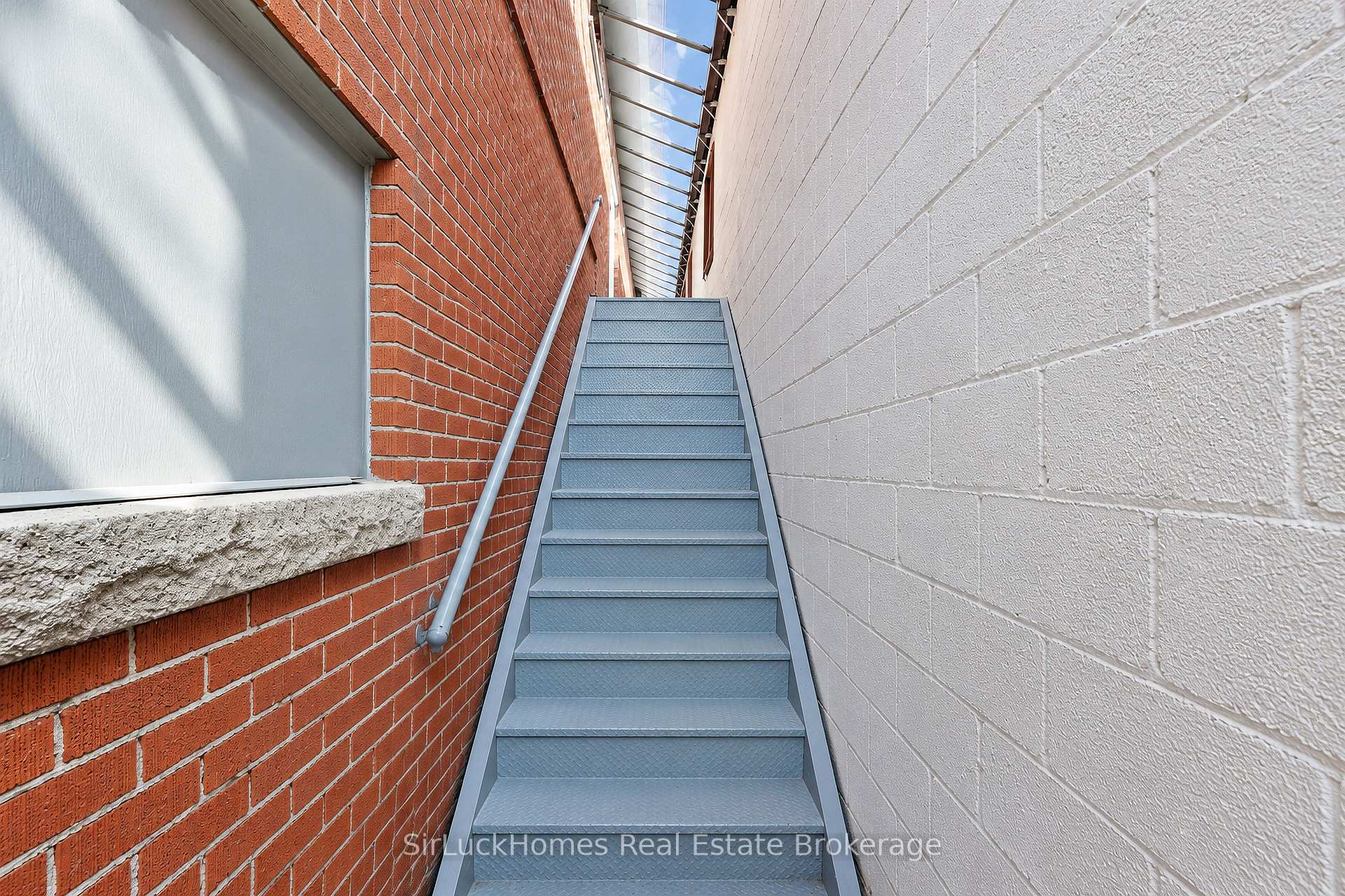 Photo 2 of Unit 2, 1241 Main Street E, Hamilton, Crown Point — HOMEH