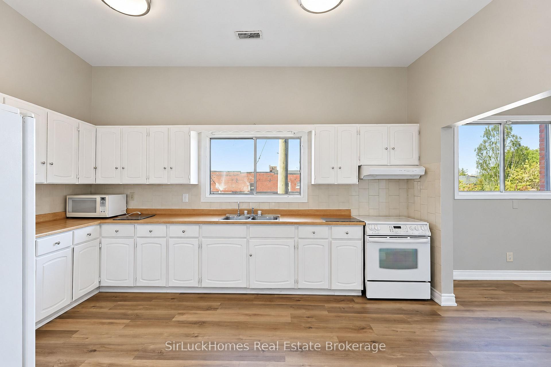 Photo 8 of Unit 2, 1241 Main Street E, Hamilton, Crown Point — HOMEH