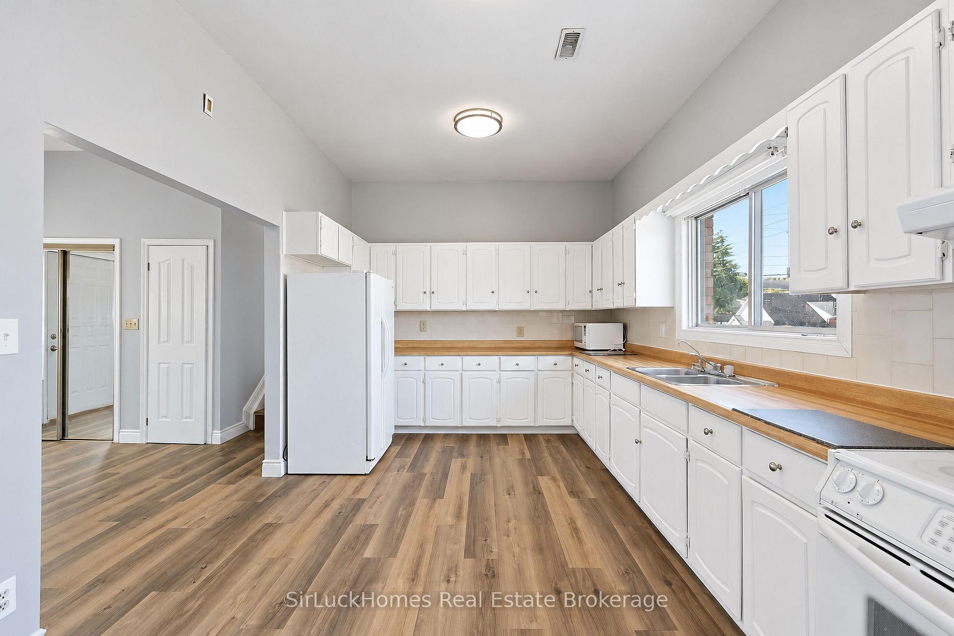 Photo 9 of Unit 2, 1241 Main Street E, Hamilton, Crown Point — HOMEH