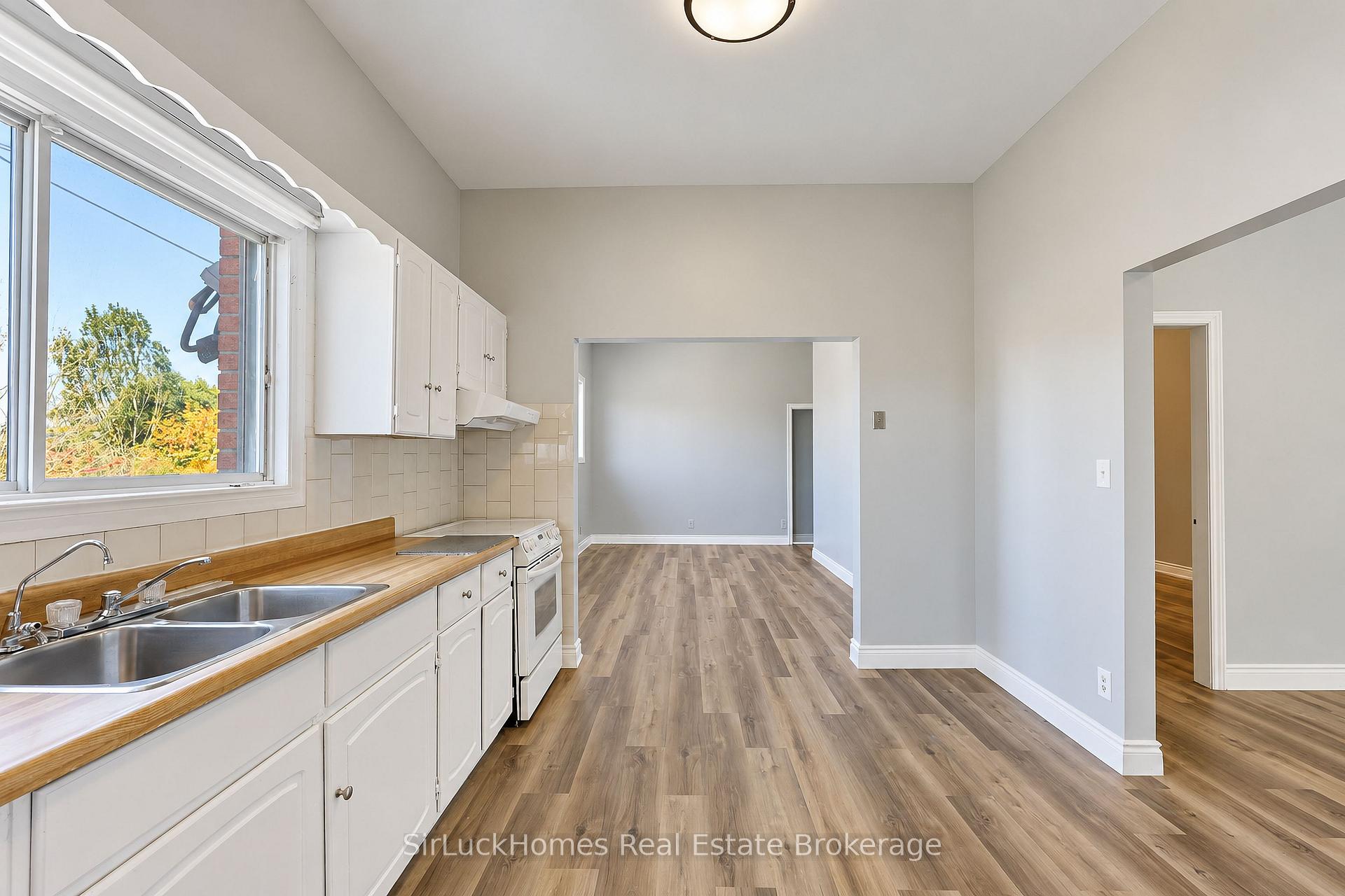 Photo 10 of Unit 2, 1241 Main Street E, Hamilton, Crown Point — HOMEH