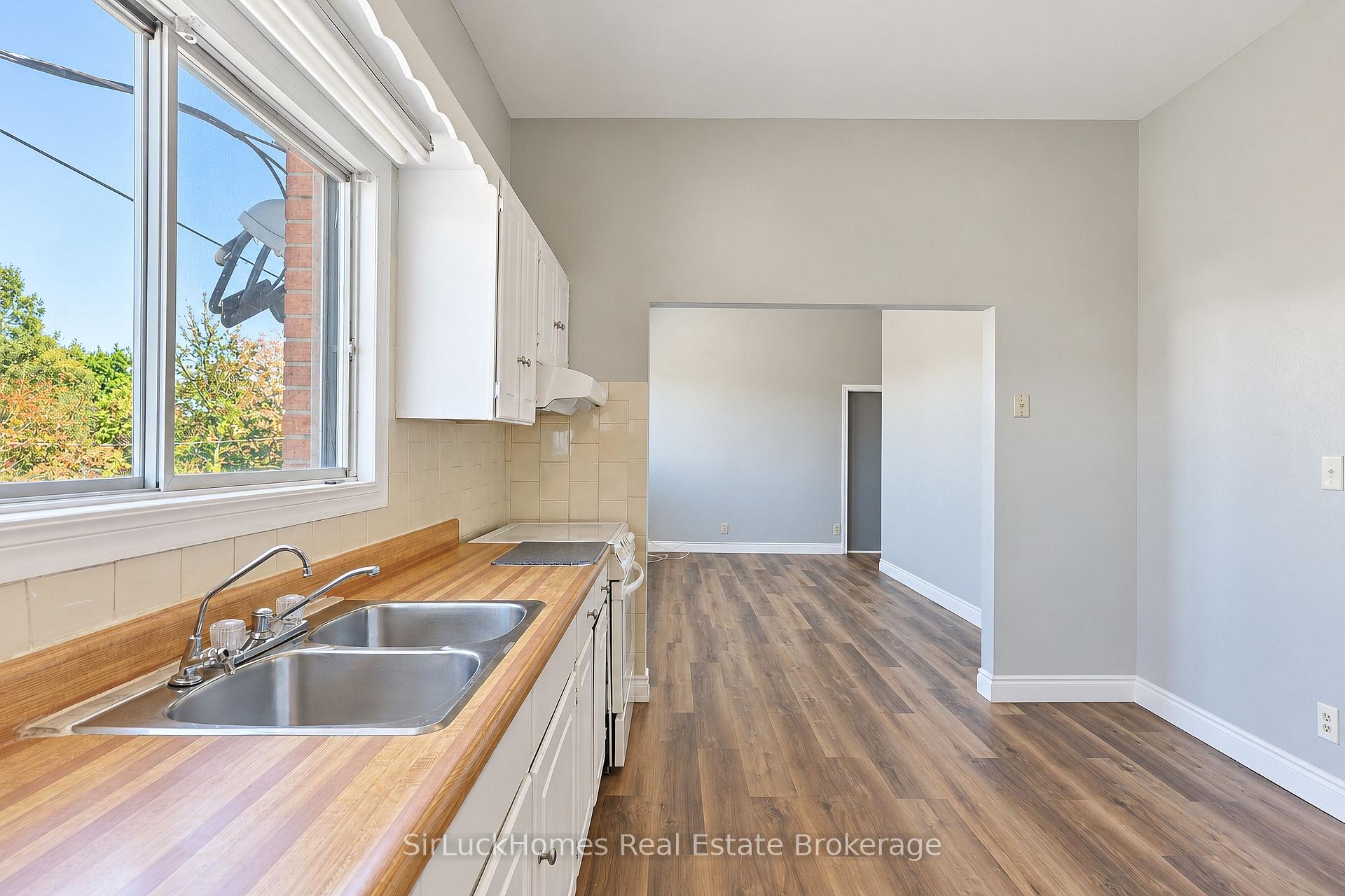 Photo 11 of Unit 2, 1241 Main Street E, Hamilton, Crown Point — HOMEH