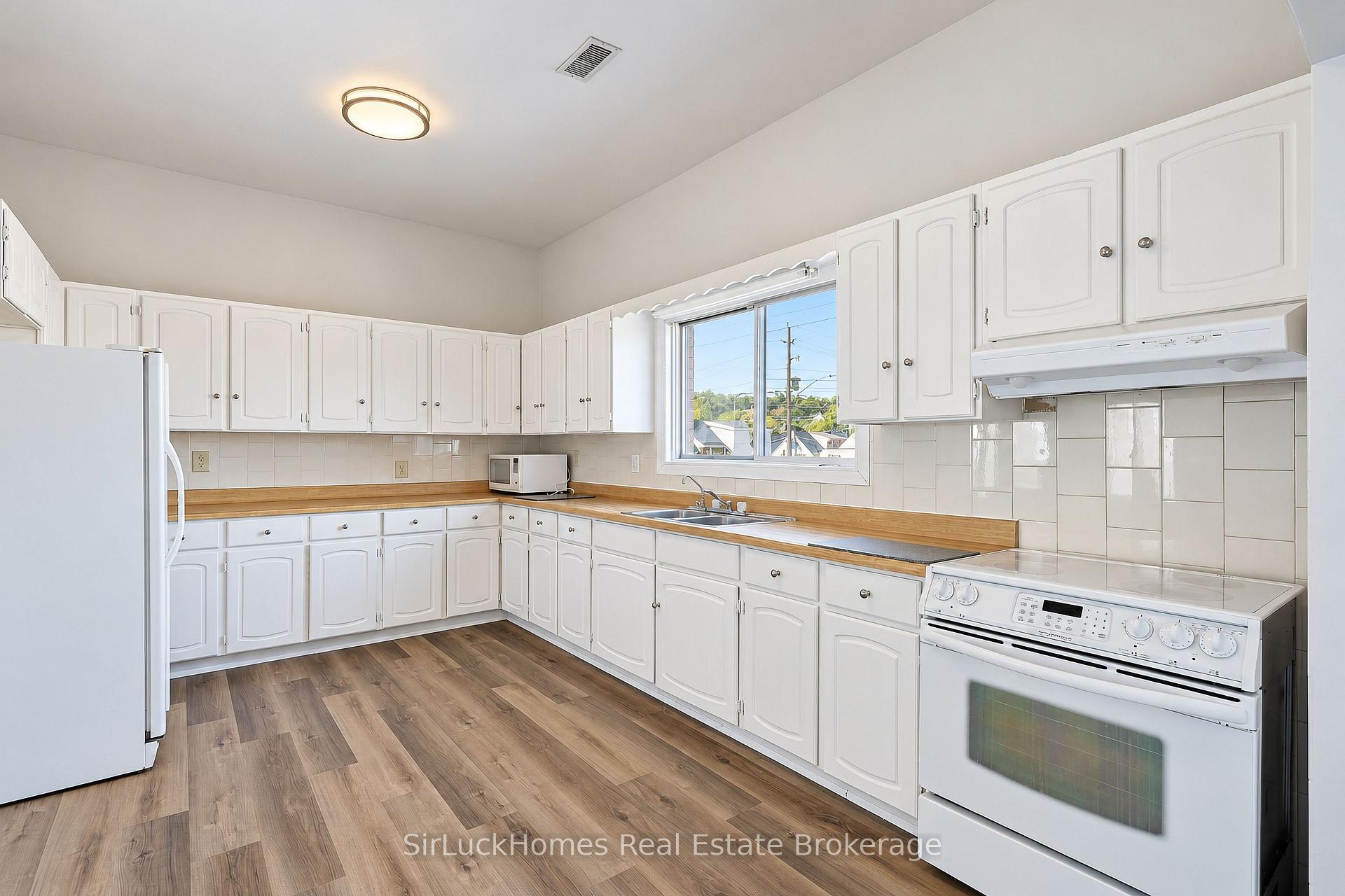 Photo 12 of Unit 2, 1241 Main Street E, Hamilton, Crown Point — HOMEH