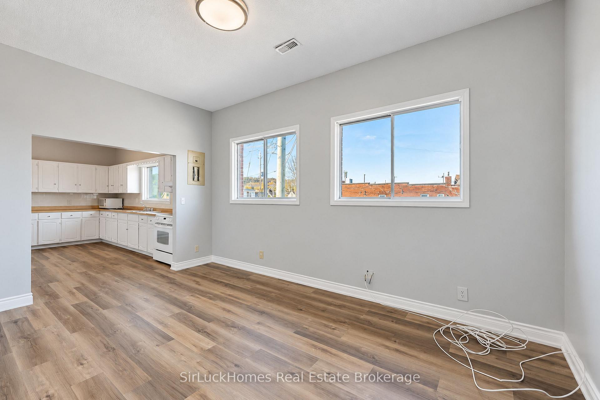 Photo 13 of Unit 2, 1241 Main Street E, Hamilton, Crown Point — HOMEH