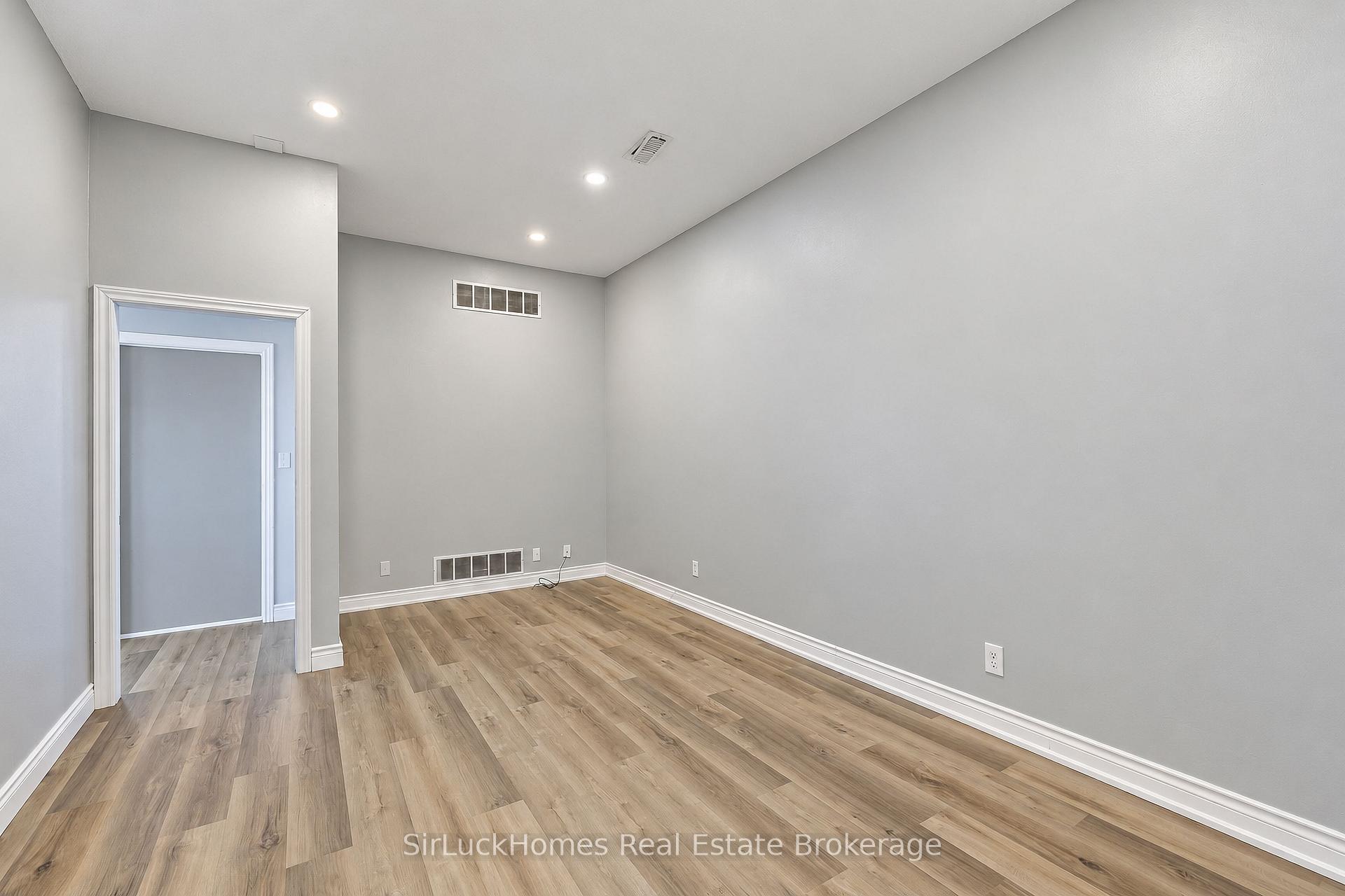 Photo 18 of Unit 2, 1241 Main Street E, Hamilton, Crown Point — HOMEH