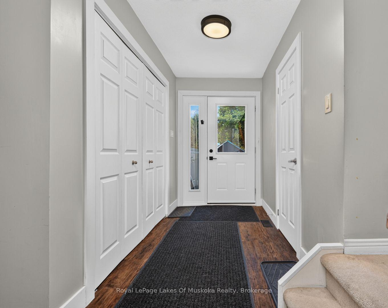 Photo 3 of 570 John Street S, Gravenhurst, Muskoka (S) — HOMEH
