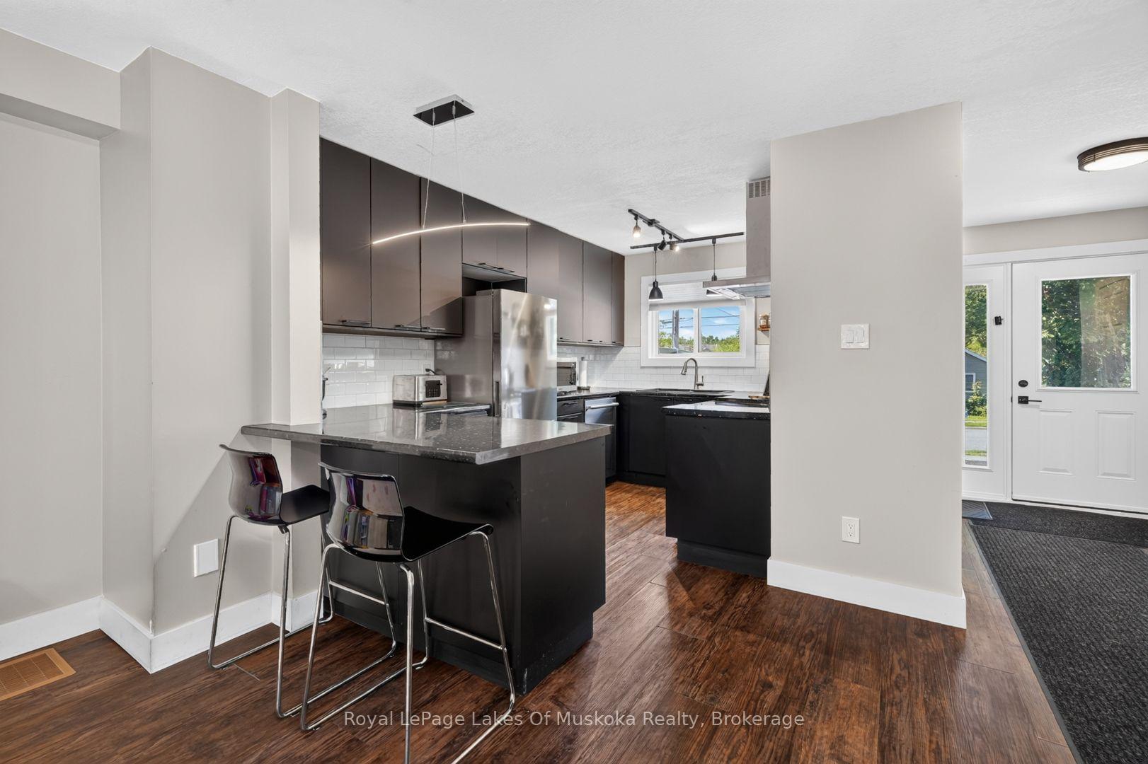 Photo 8 of 570 John Street S, Gravenhurst, Muskoka (S) — HOMEH