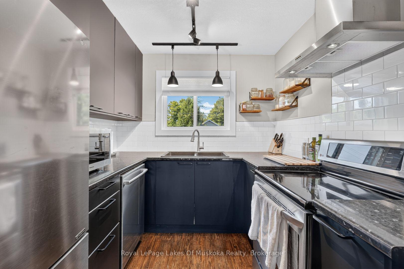 Photo 10 of 570 John Street S, Gravenhurst, Muskoka (S) — HOMEH