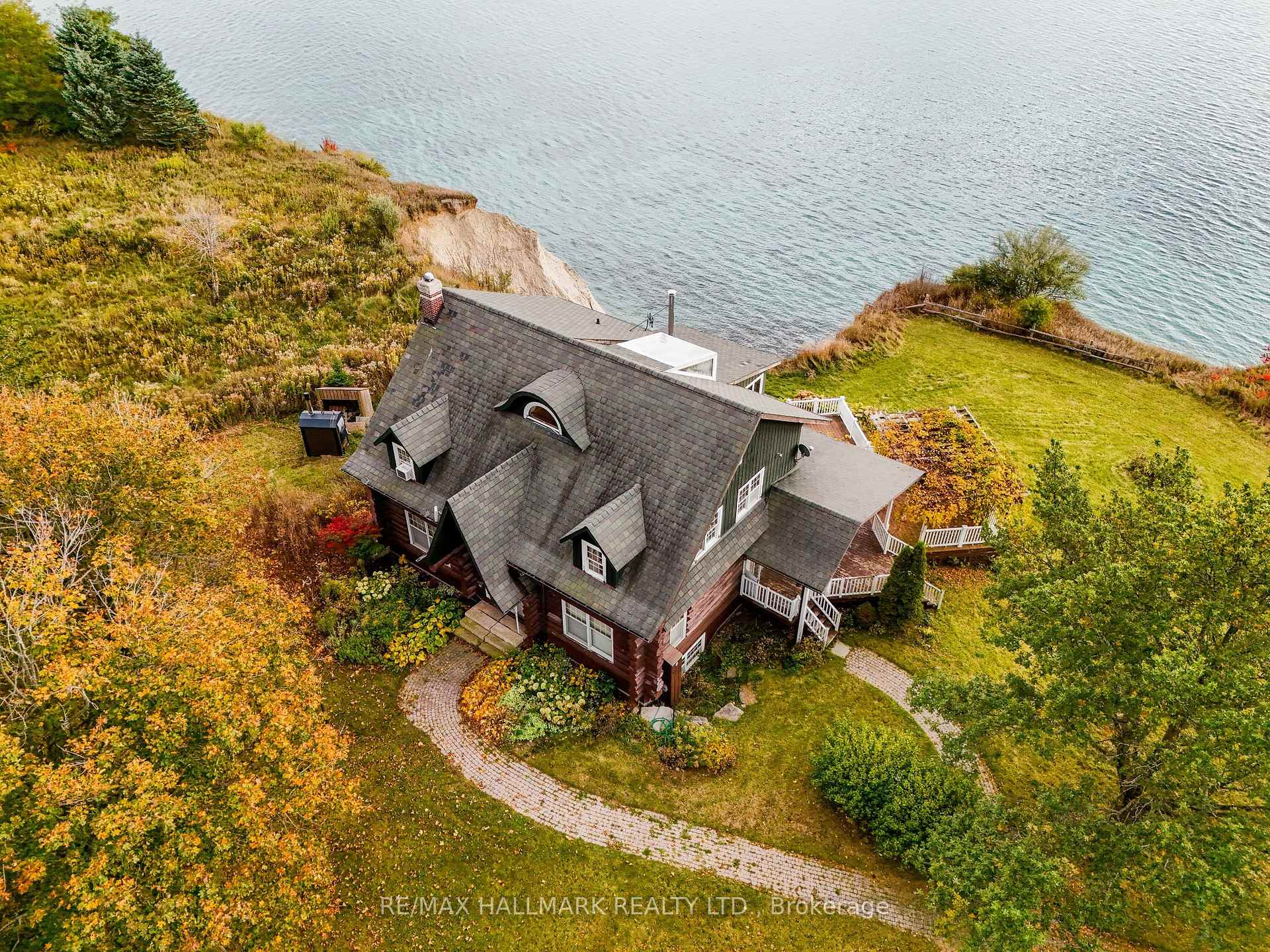 Front of 3741 Lakeshore Road E