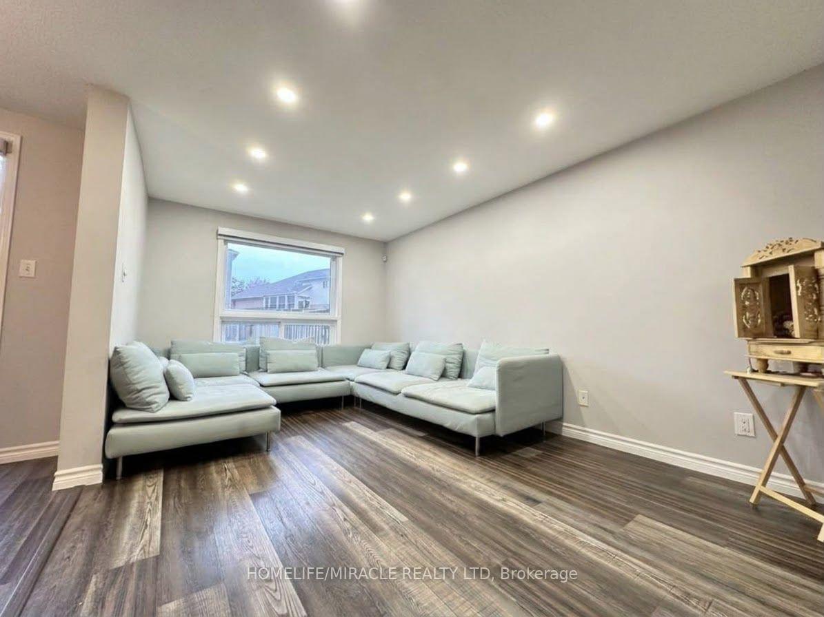 Photo 4 of 57 Activa Avenue, Kitchener, Larentian West — HOMEH