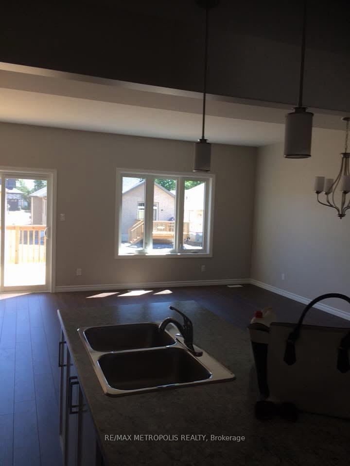 Photo 4 of 38 Ledgerock Court, Quinte West, Sidney Ward — HOMEH