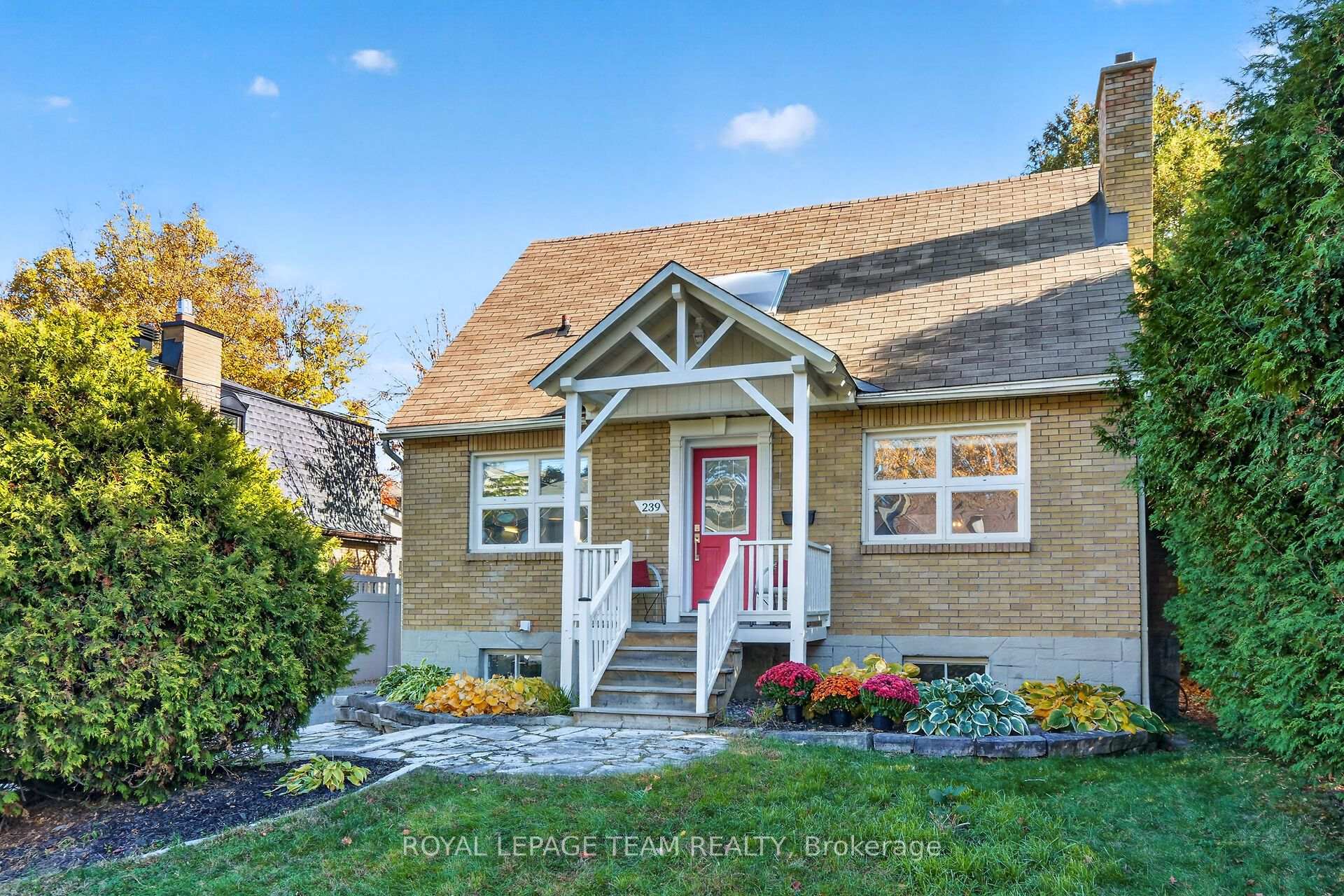 Photo of 239 Harcourt Avenue