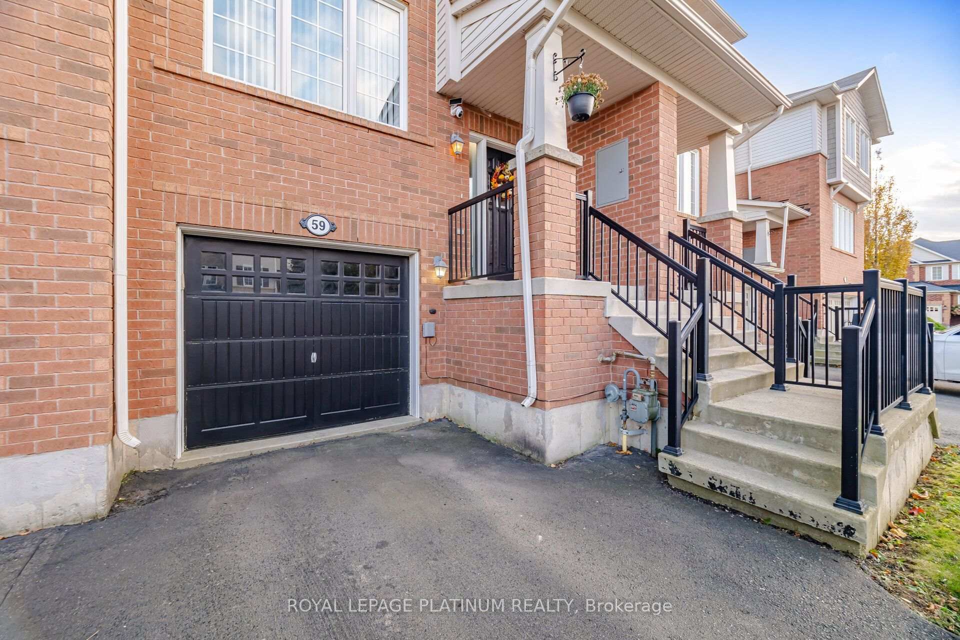 Photo 3 of 59 Ohara Lane, Hamilton, Meadowlands — HOMEH