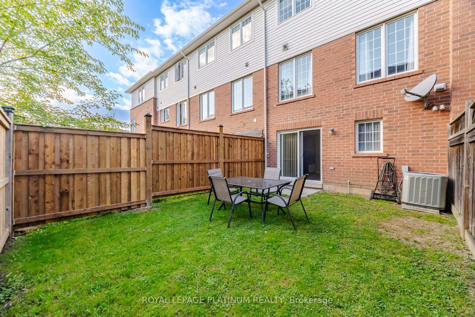 Photo 44 of 59 Ohara Lane, Hamilton, Meadowlands — HOMEH
