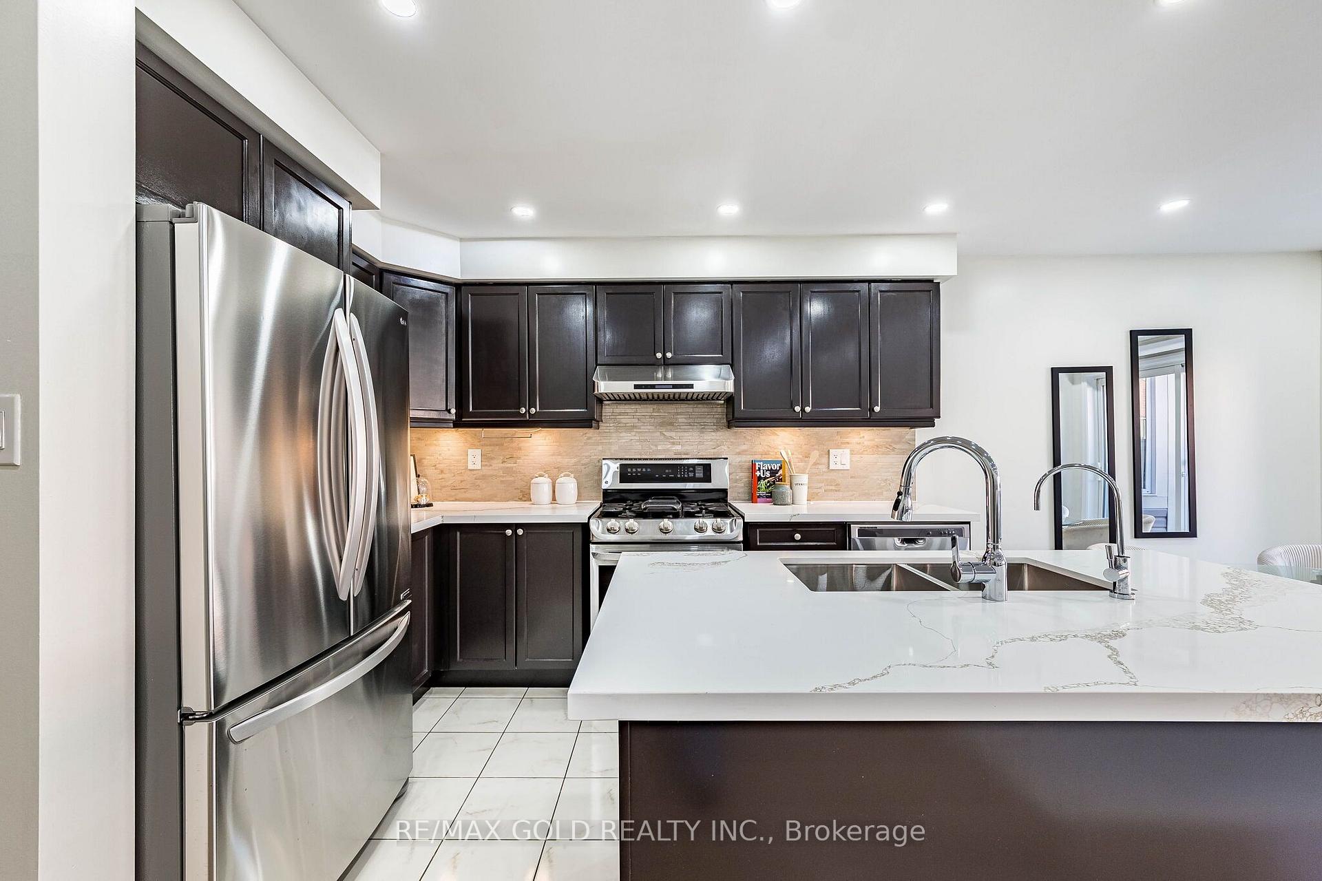 Photo 10 of 6 Volner Road, Brampton, Northwest Brampton — HOMEH