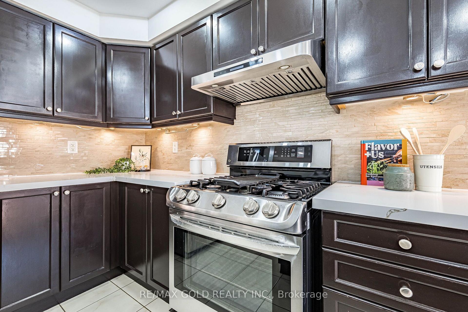 Photo 13 of 6 Volner Road, Brampton, Northwest Brampton — HOMEH