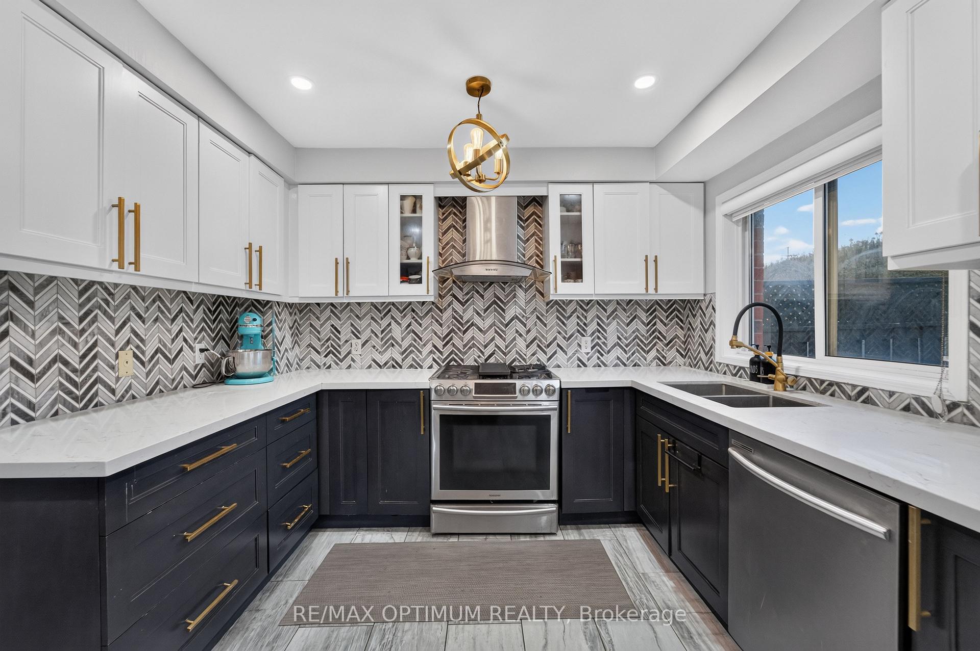 Photo 10 of 86 Sufi Crescent, North York, Victoria Village — HOMEH