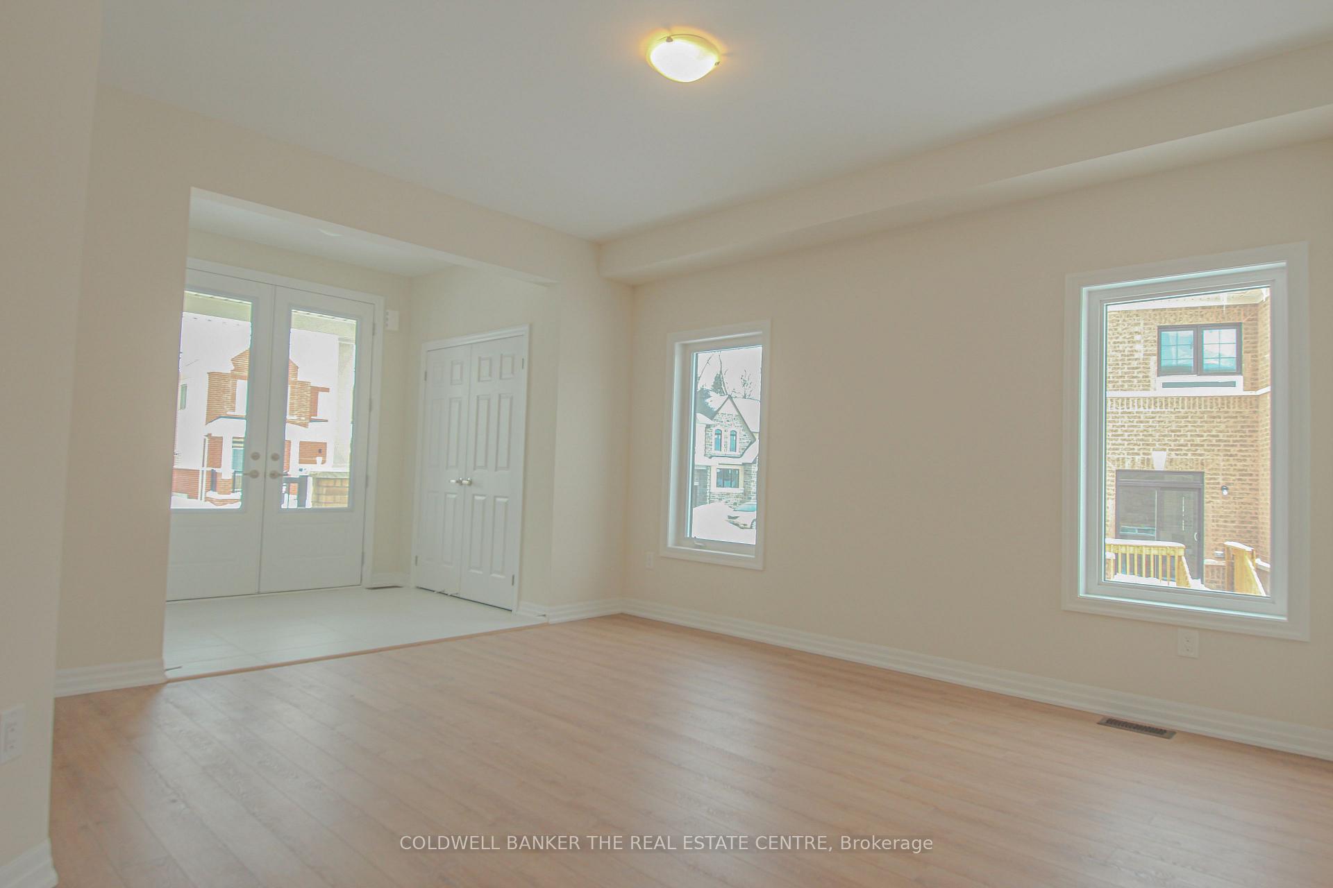 Photo 2 of Unit Main, 12 Stennett Drive, Georgina, Keswick North — HOMEH