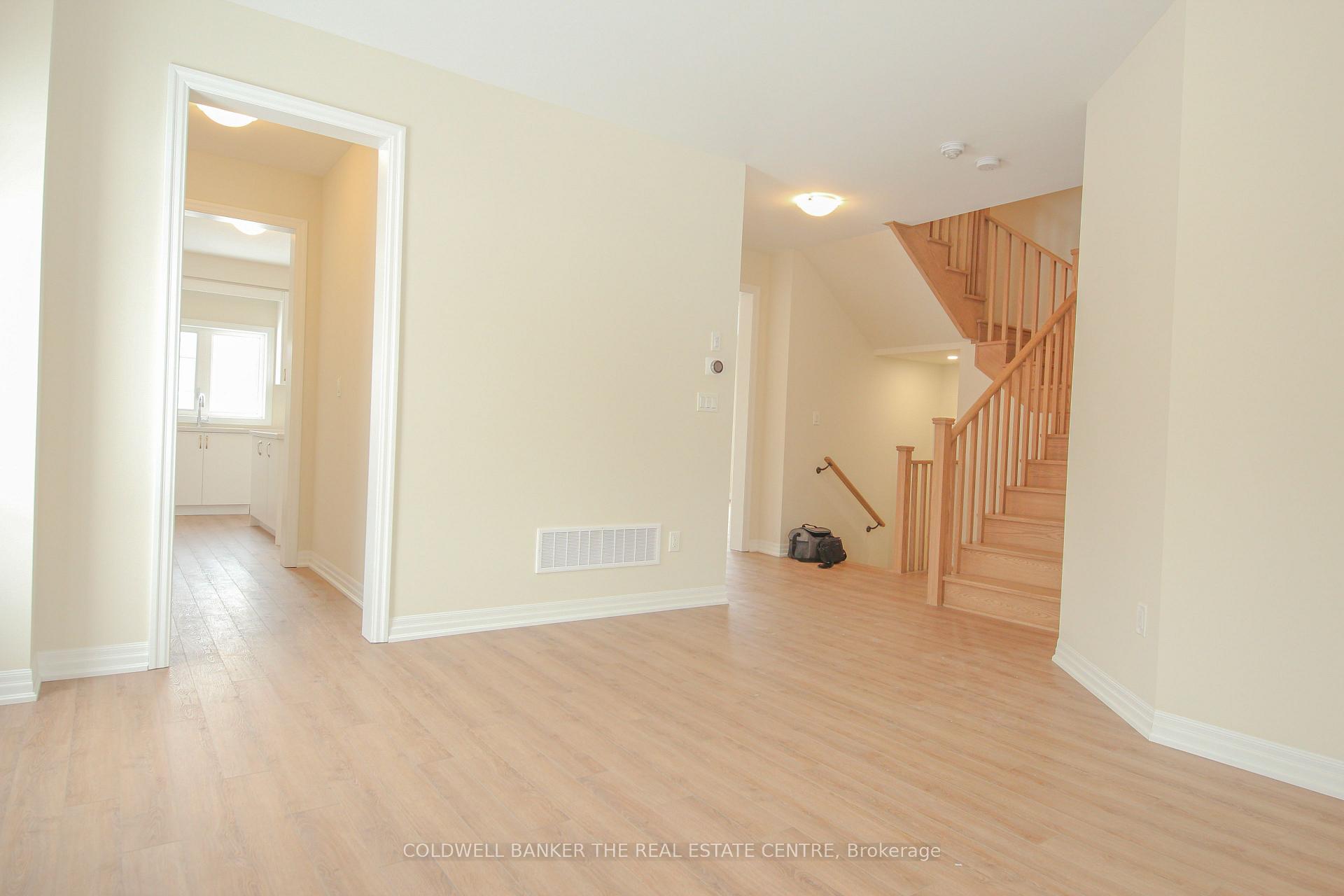 Photo 4 of Unit Main, 12 Stennett Drive, Georgina, Keswick North — HOMEH