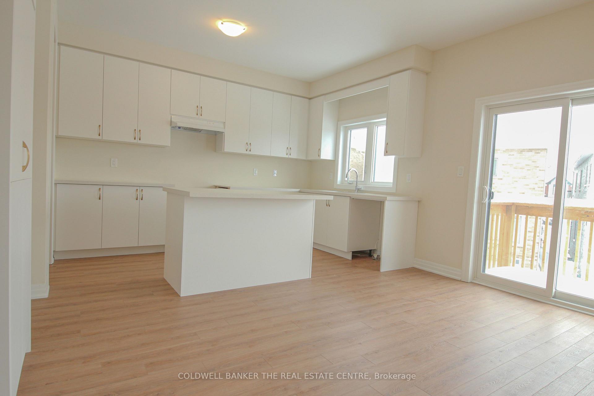Photo 5 of Unit Main, 12 Stennett Drive, Georgina, Keswick North — HOMEH