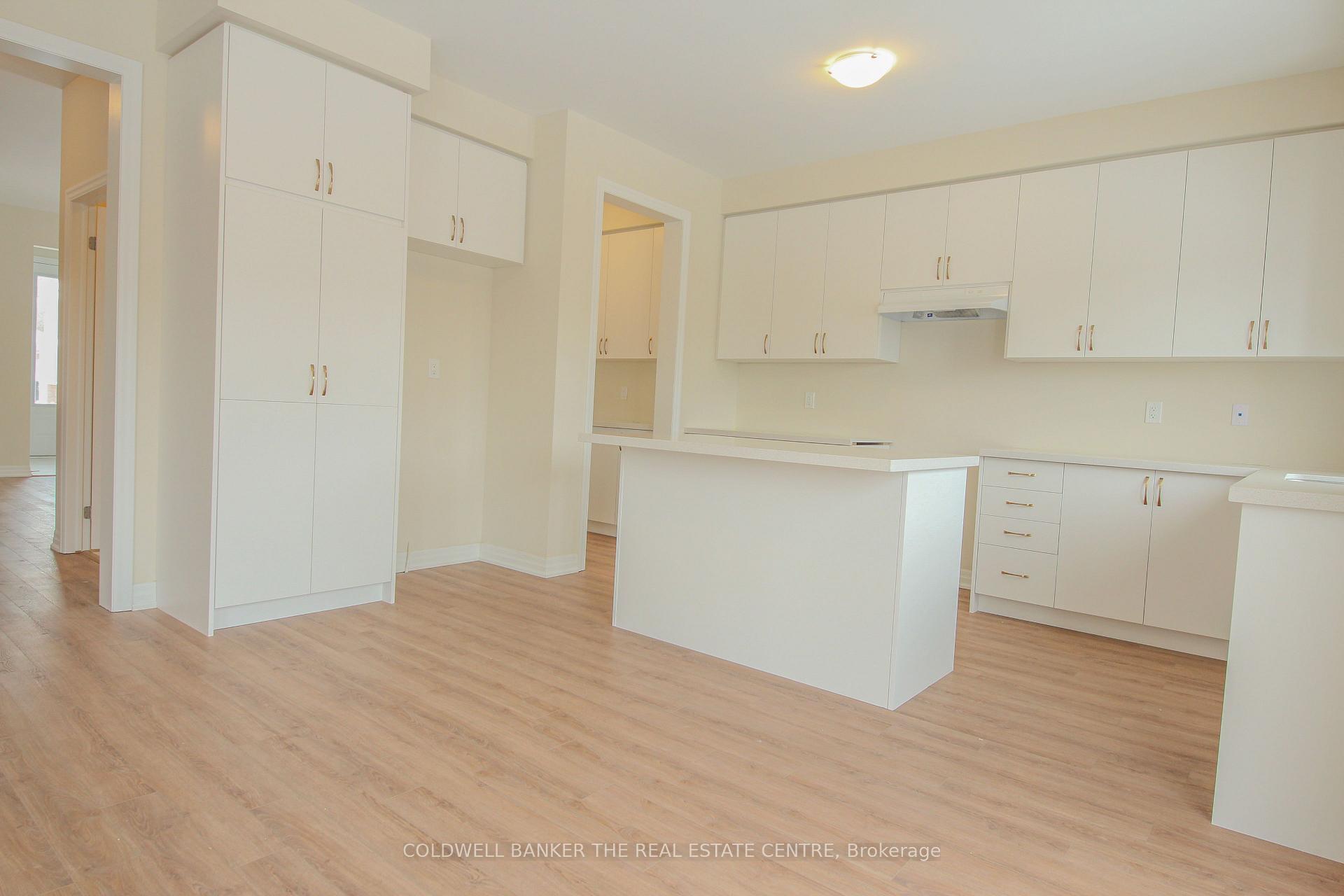 Photo 6 of Unit Main, 12 Stennett Drive, Georgina, Keswick North — HOMEH