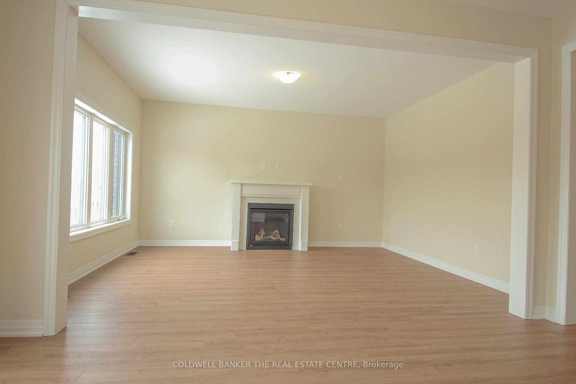 Photo 9 of Unit Main, 12 Stennett Drive, Georgina, Keswick North — HOMEH