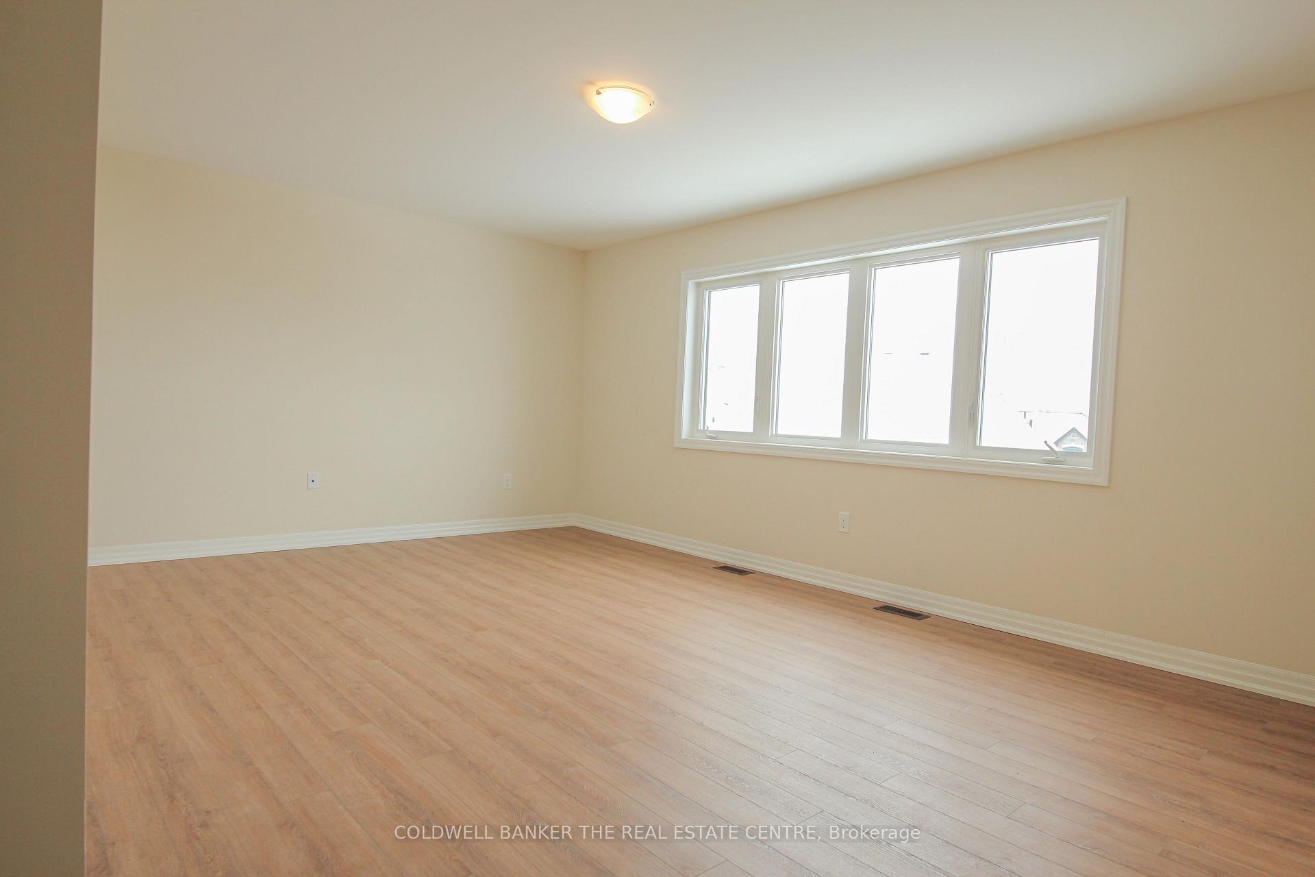 Photo 11 of Unit Main, 12 Stennett Drive, Georgina, Keswick North — HOMEH