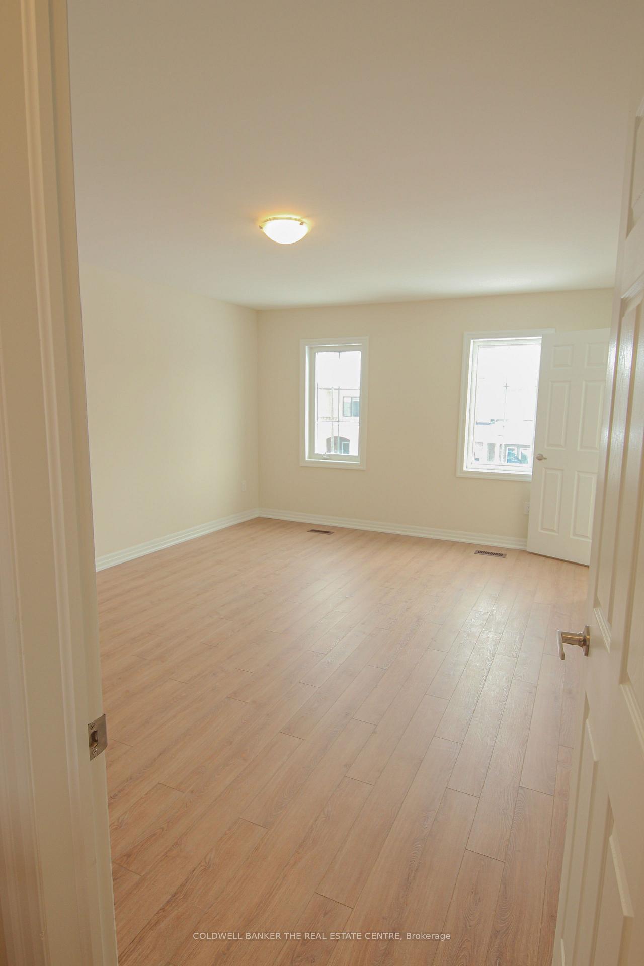Photo 14 of Unit Main, 12 Stennett Drive, Georgina, Keswick North — HOMEH