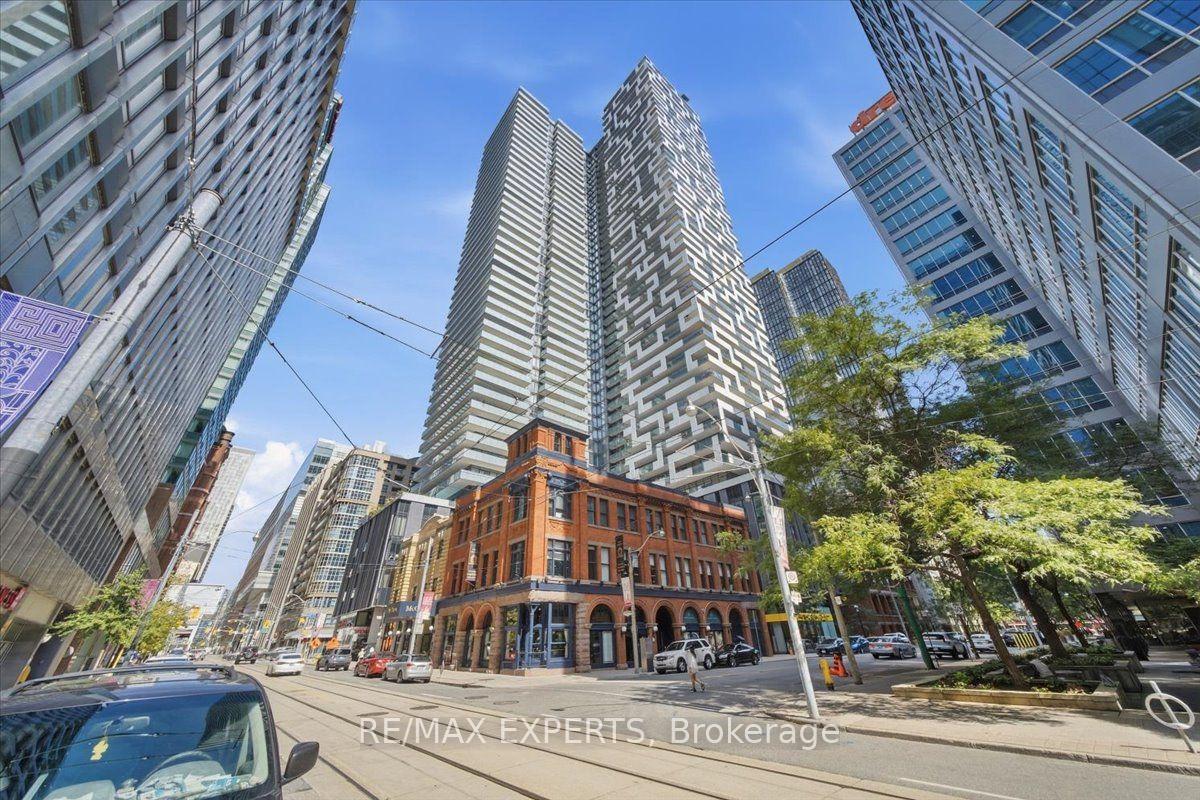 Photo 2 of Unit 1815, 25 Richmond Street E, Toronto, Church-Yonge Corridor — HOMEH