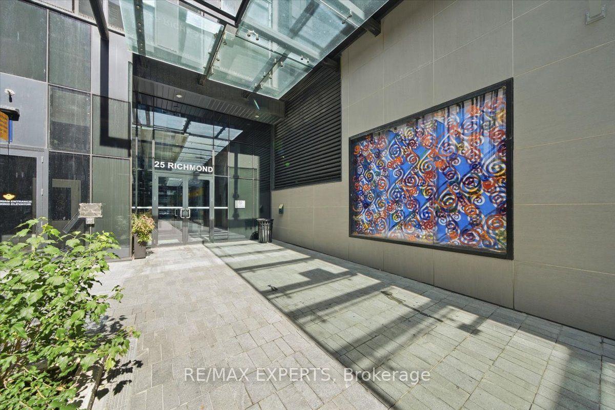 Photo 3 of Unit 1815, 25 Richmond Street E, Toronto, Church-Yonge Corridor — HOMEH