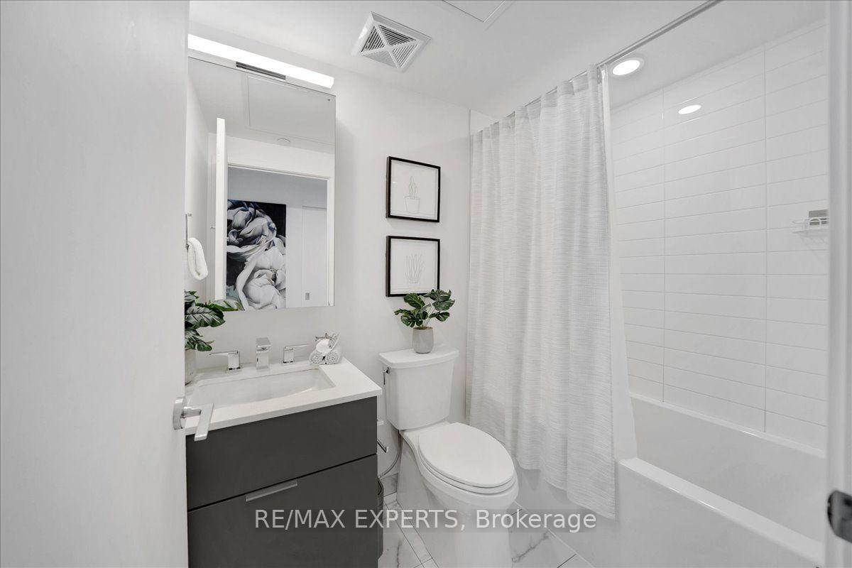 Photo 8 of Unit 1815, 25 Richmond Street E, Toronto, Church-Yonge Corridor — HOMEH